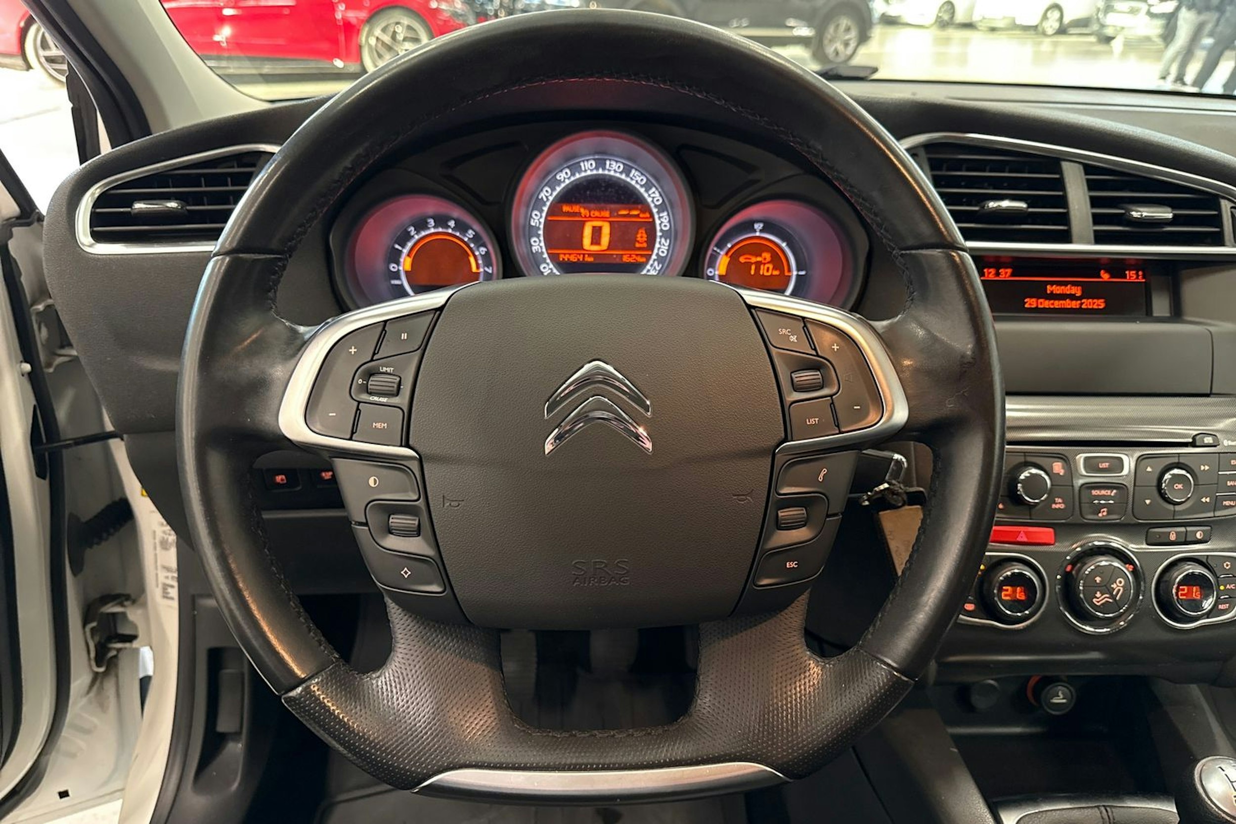 valkoinen Citroën C4 2011 kuva 17.