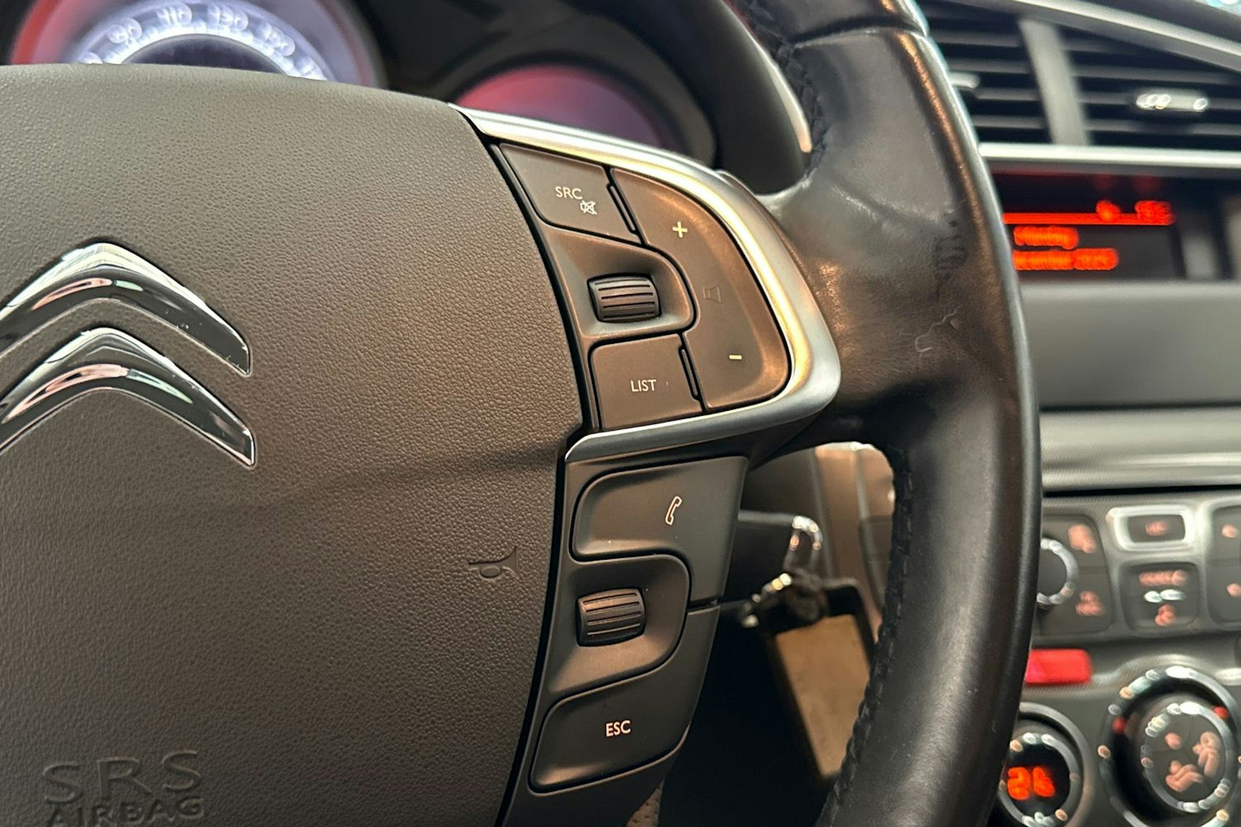 valkoinen Citroën C4 2011 kuva 19.