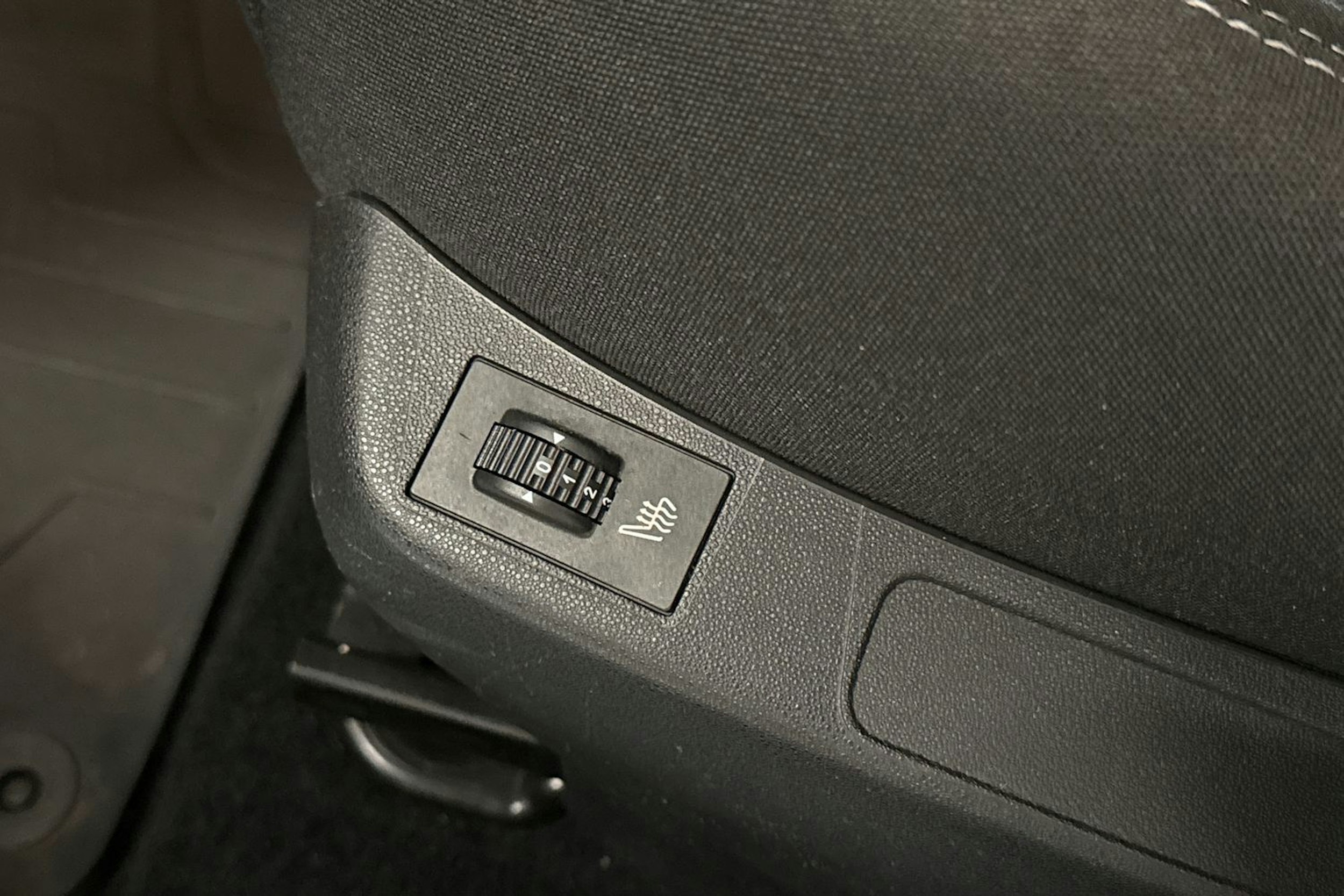 valkoinen Citroën C4 2011 kuva 21.