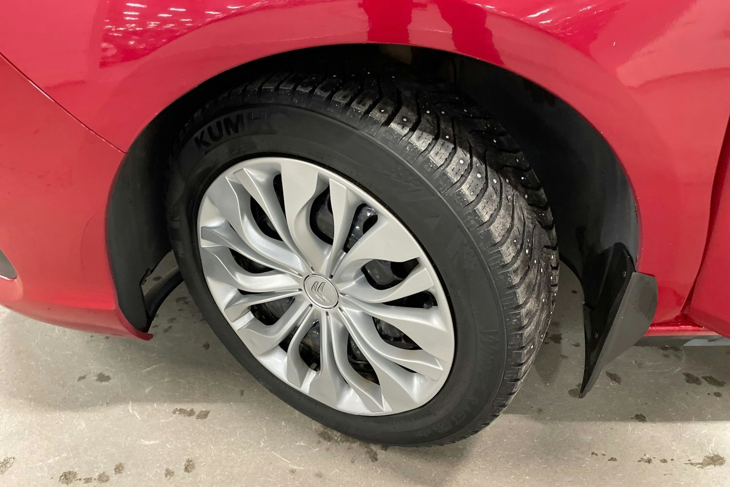 Punainen Citroën C4 2011 kuva 13.