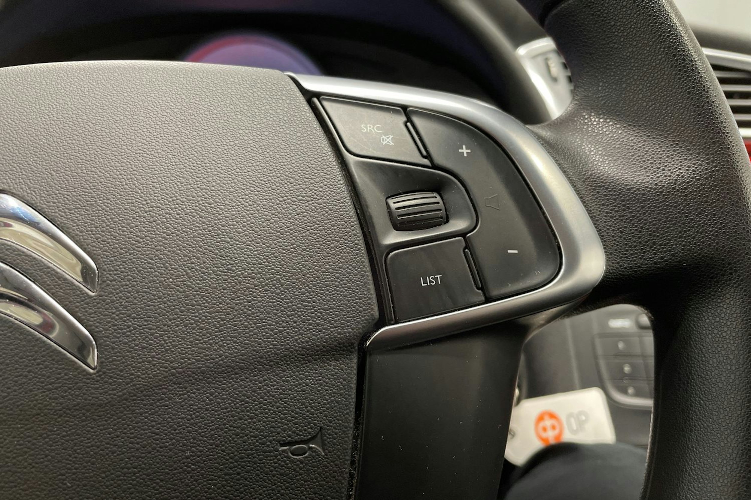 Punainen Citroën C4 2011 kuva 20.