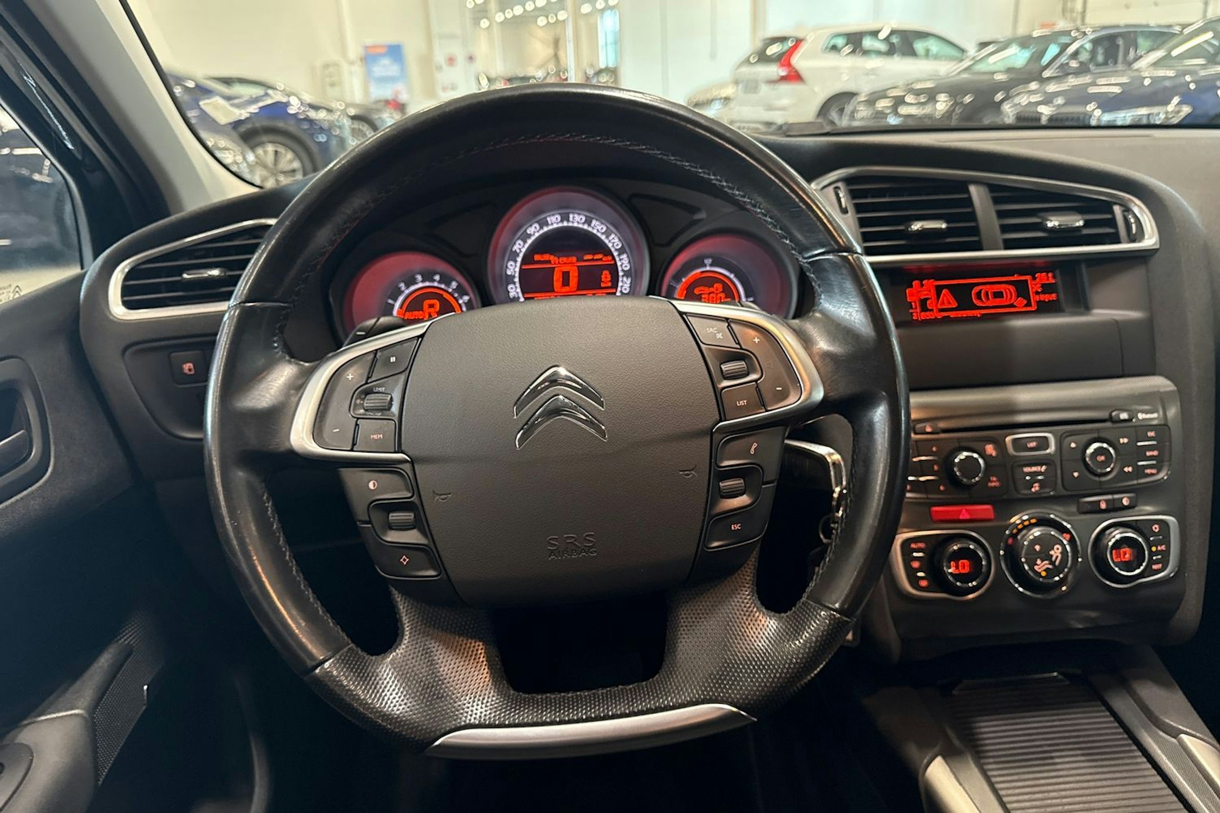 musta Citroën C4 2011 kuva 11.