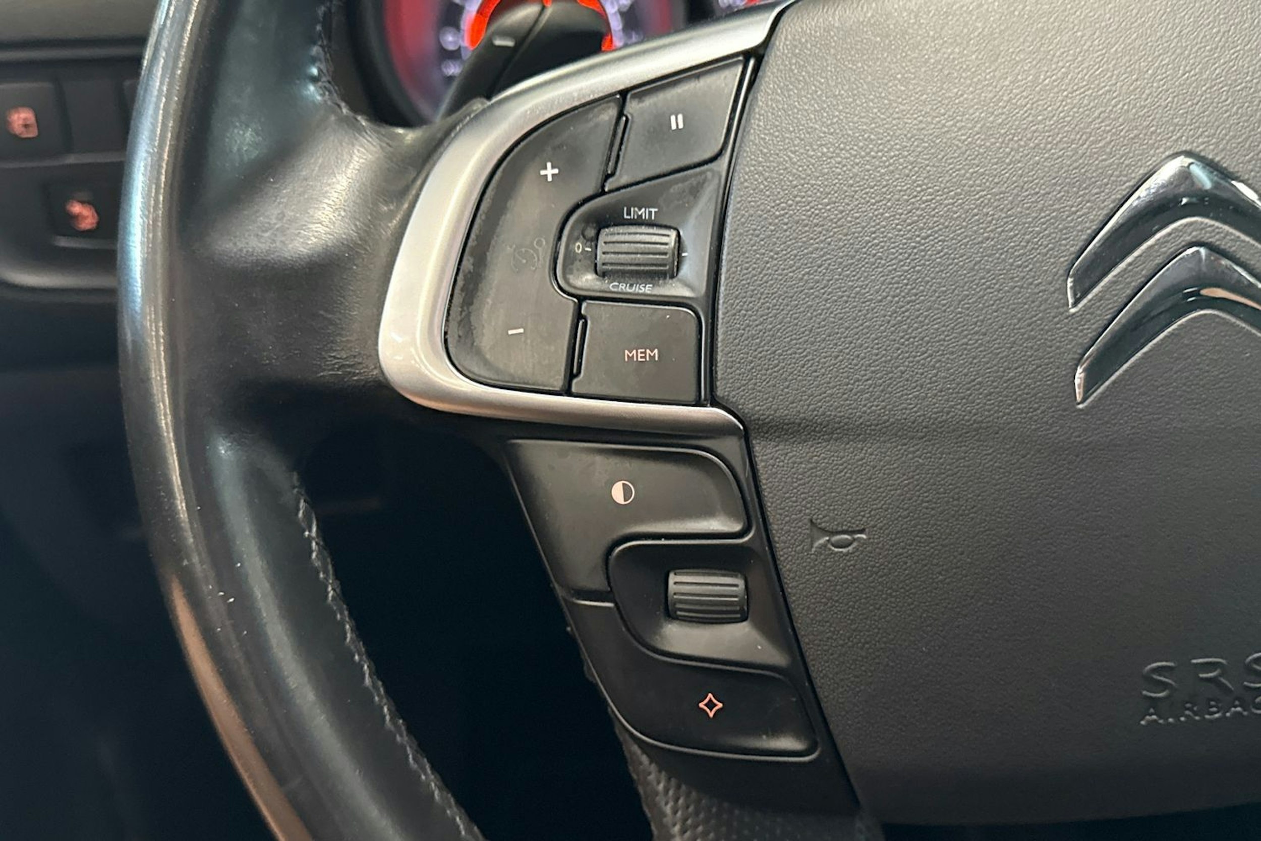 musta Citroën C4 2011 kuva 12.