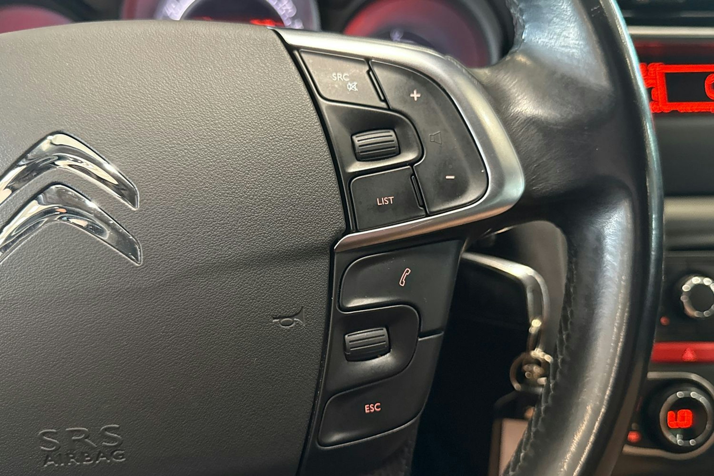 musta Citroën C4 2011 kuva 13.