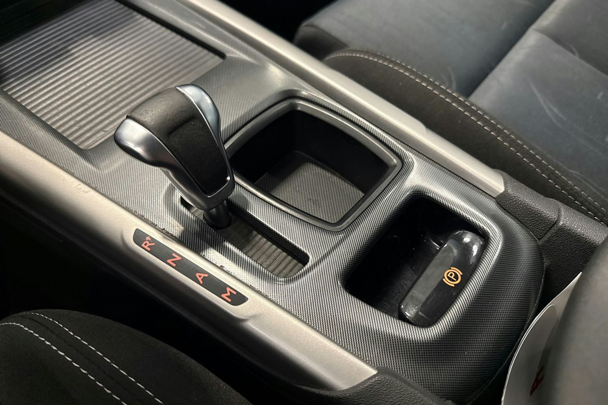 musta Citroën C4 2011 kuva 15.