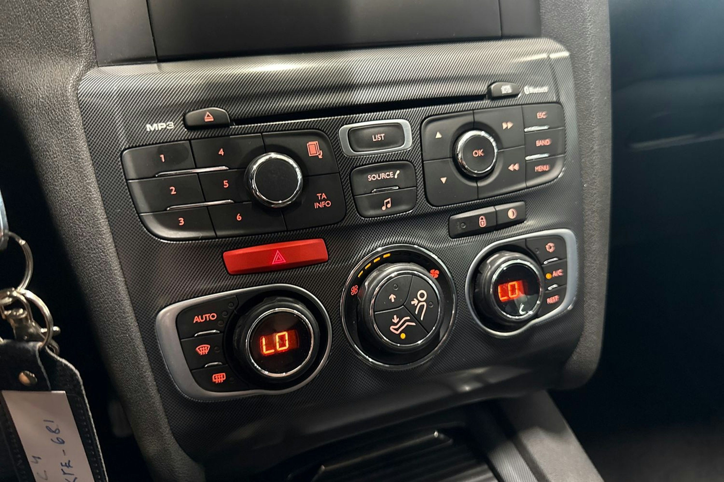 musta Citroën C4 2011 kuva 16.