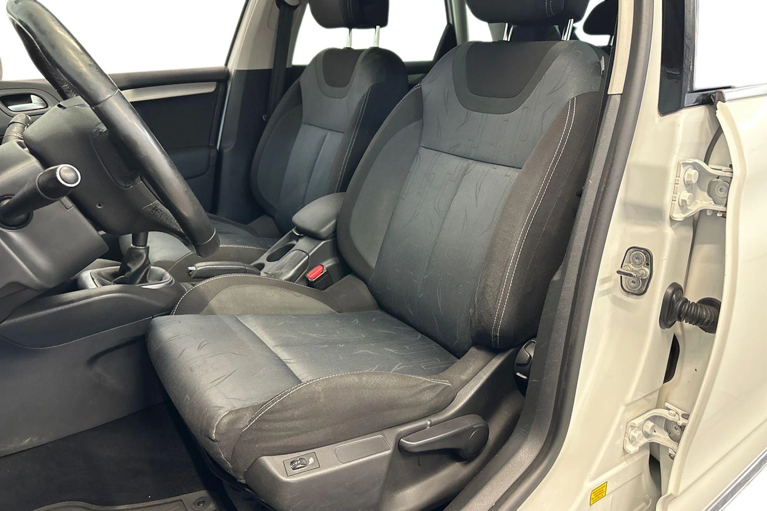 valkoinen Citroën C4 2012 kuva 7.