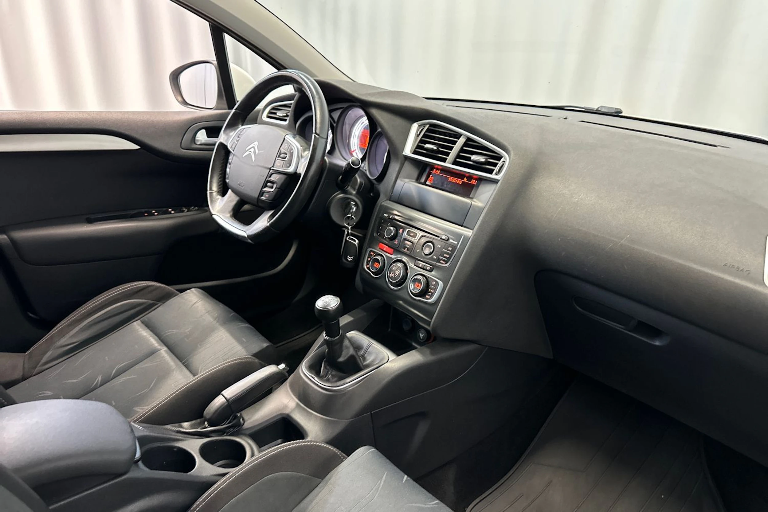 valkoinen Citroën C4 2012 kuva 12.