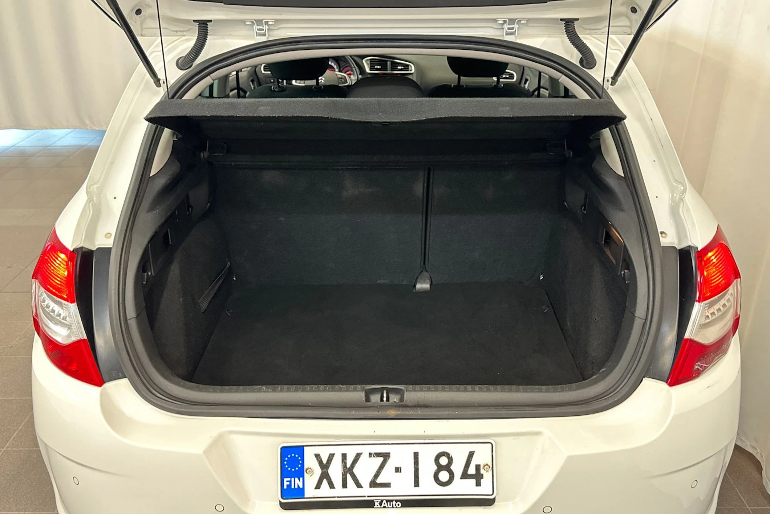 valkoinen Citroën C4 2012 kuva 13.