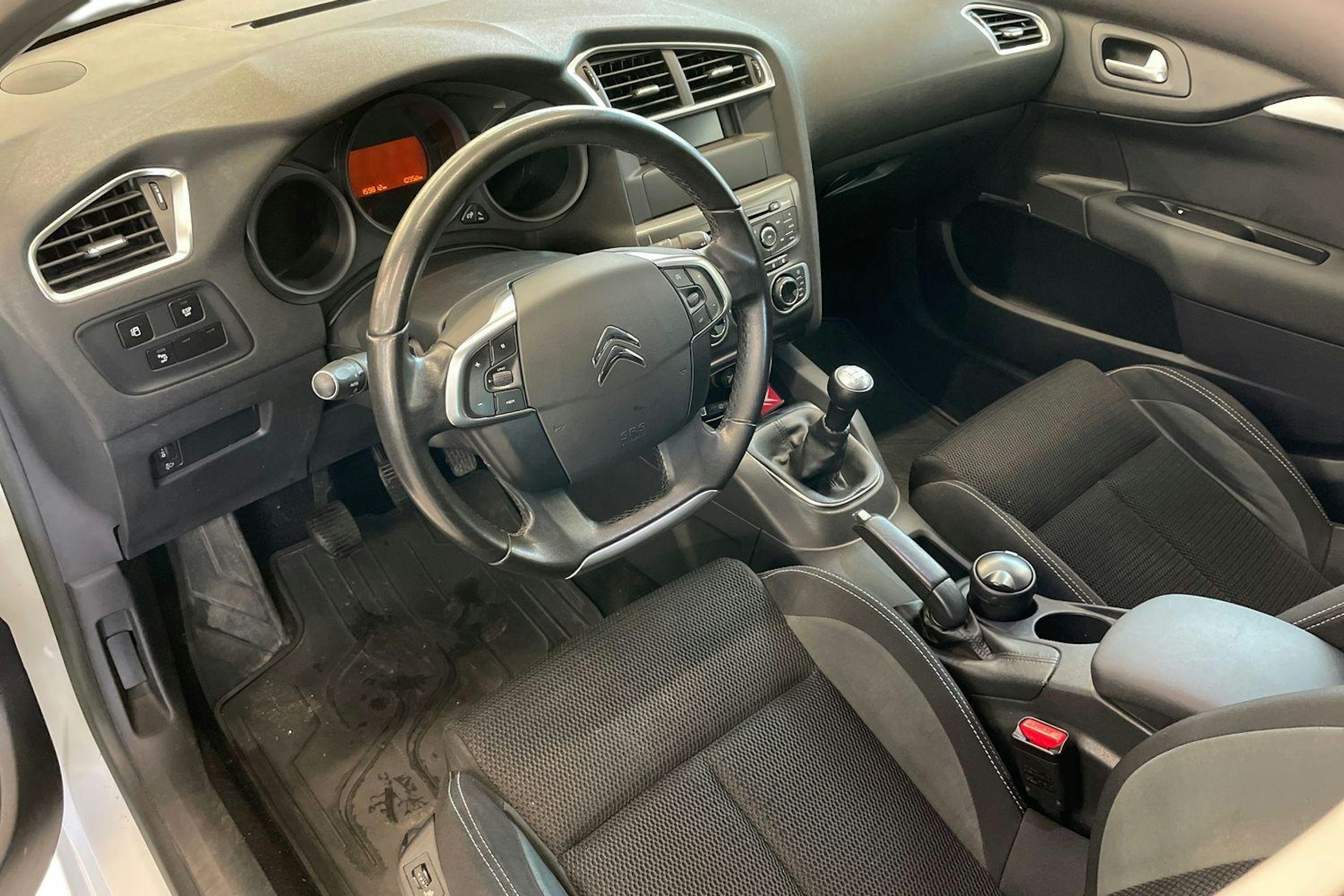 valkoinen Citroën C4 2013 kuva 7.