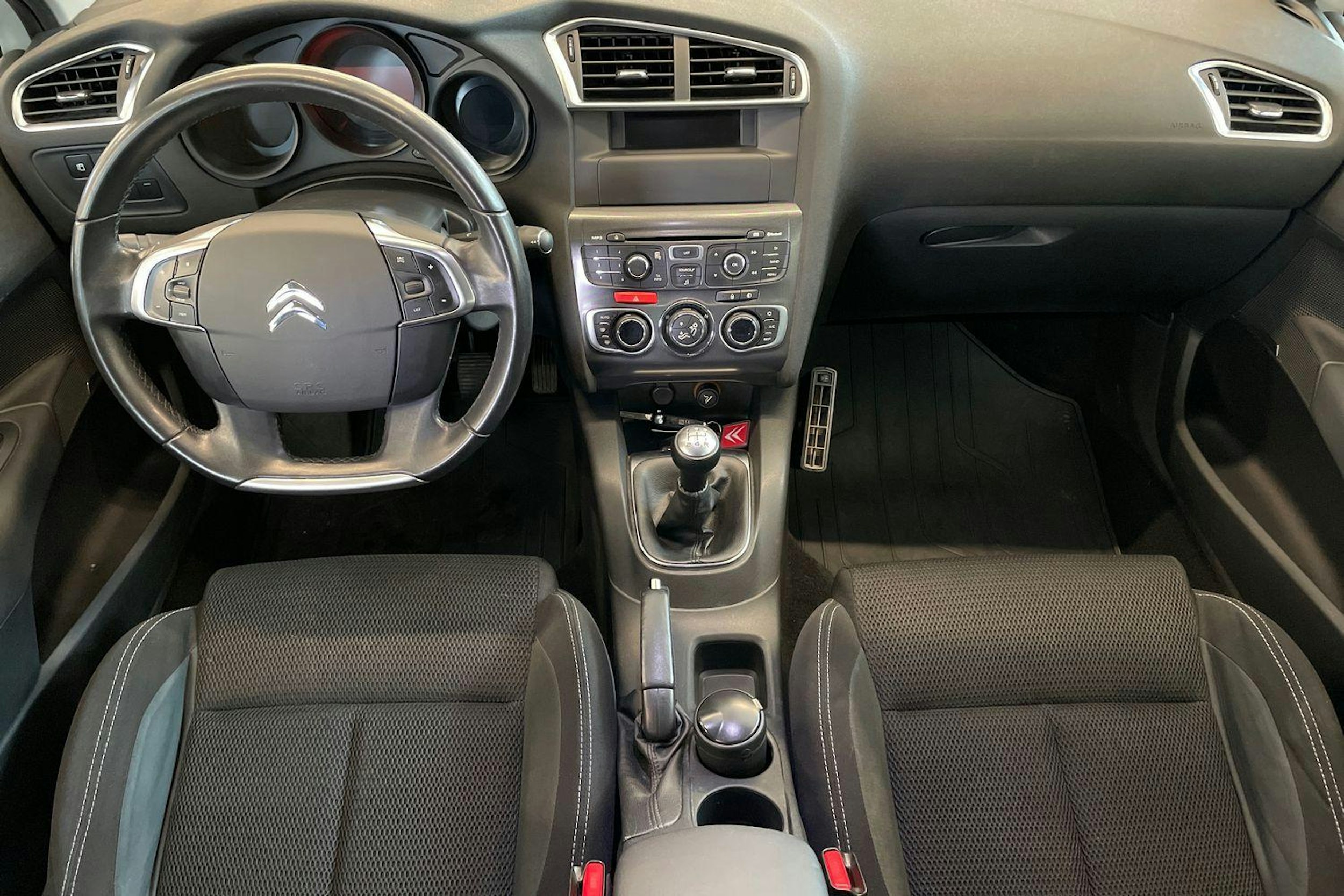 valkoinen Citroën C4 2013 kuva 9.