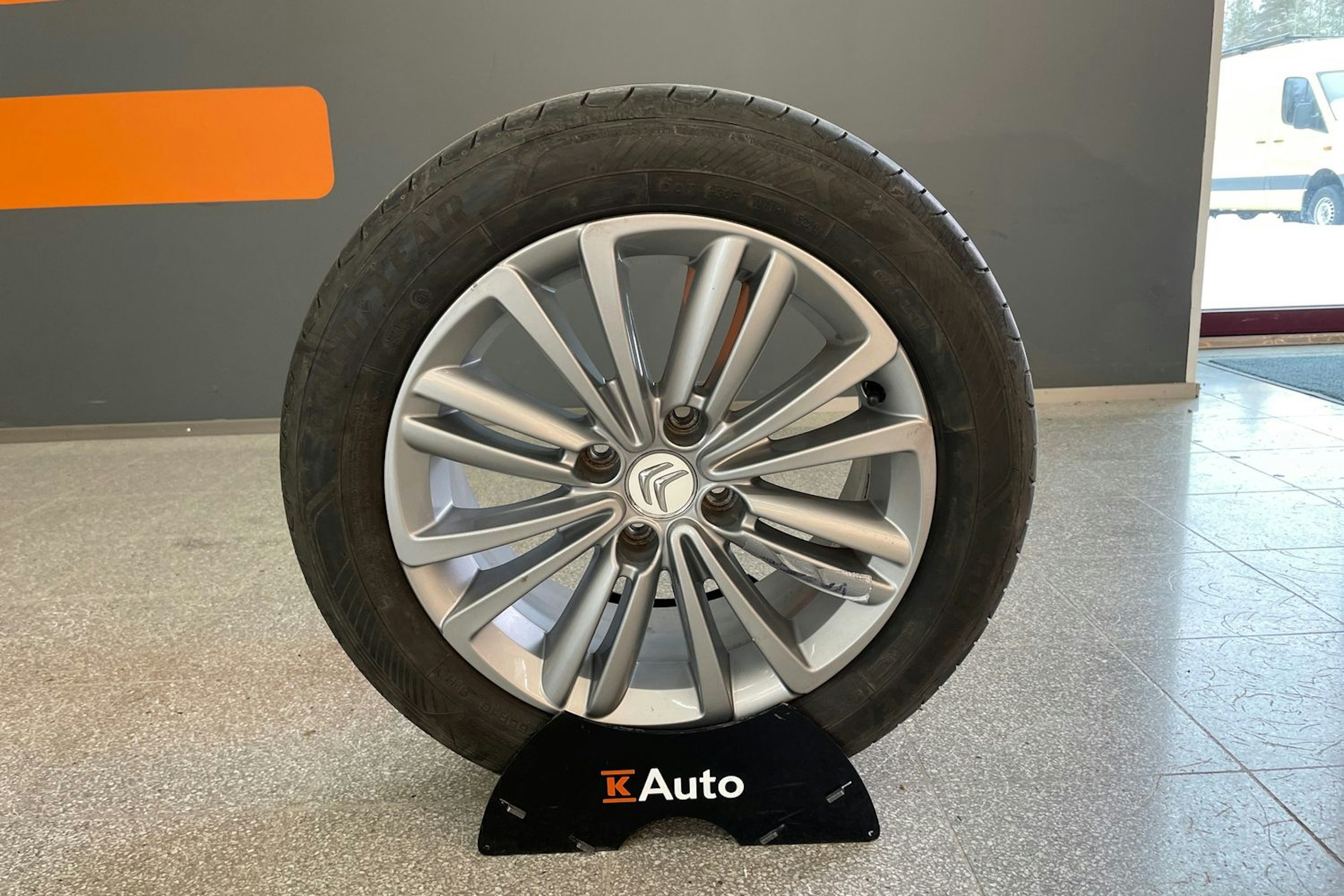 valkoinen Citroën C4 2013 kuva 13.