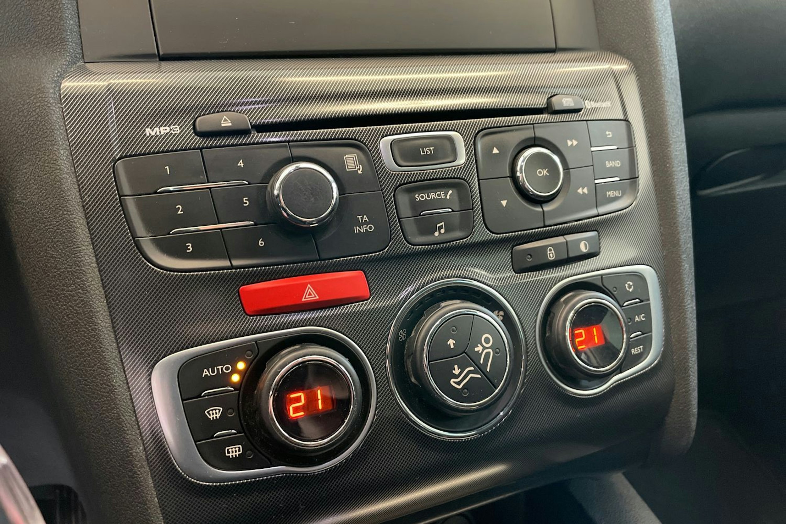 valkoinen Citroën C4 2013 kuva 18.