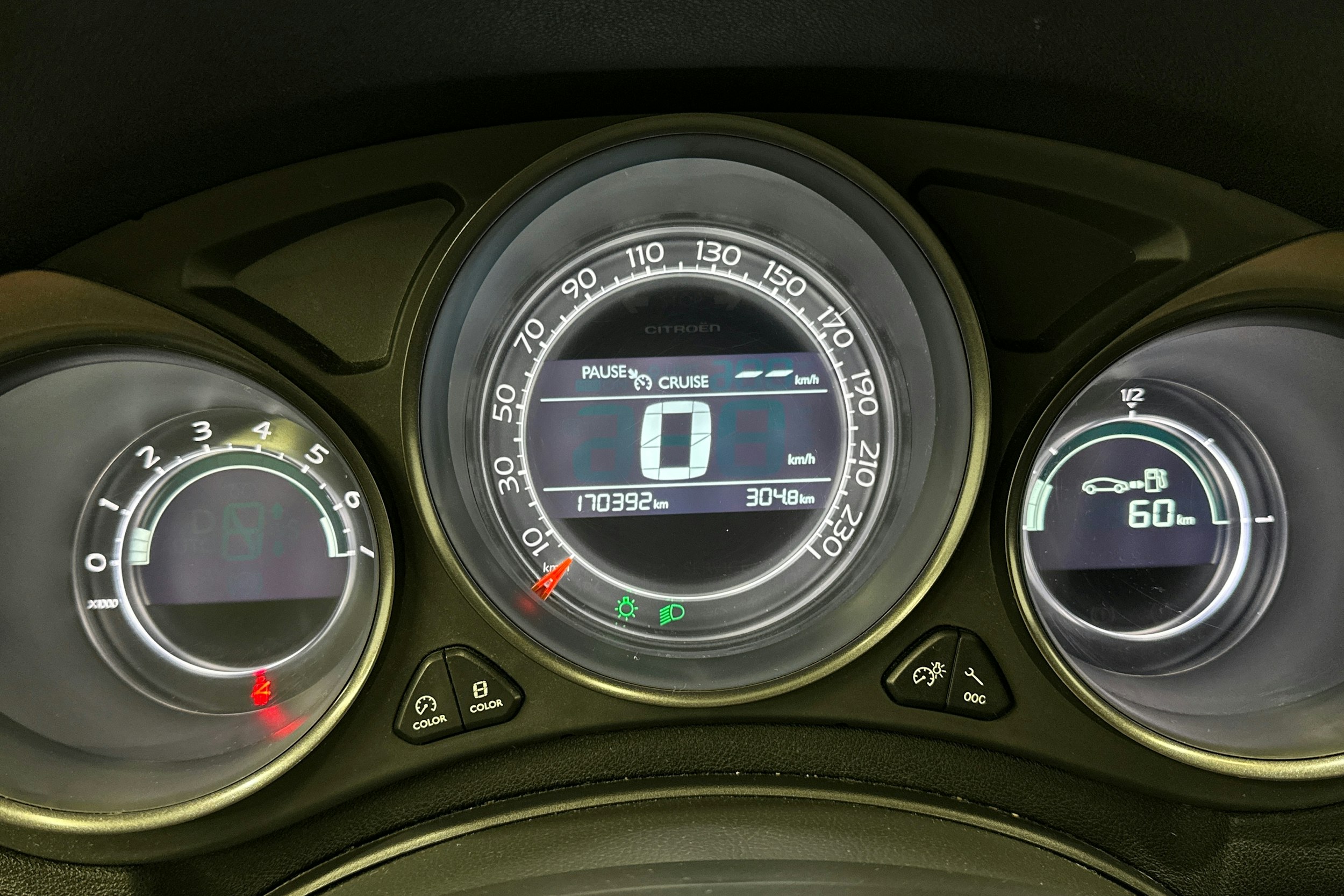 valkoinen metallivär Citroën C4 2014 kuva 19.