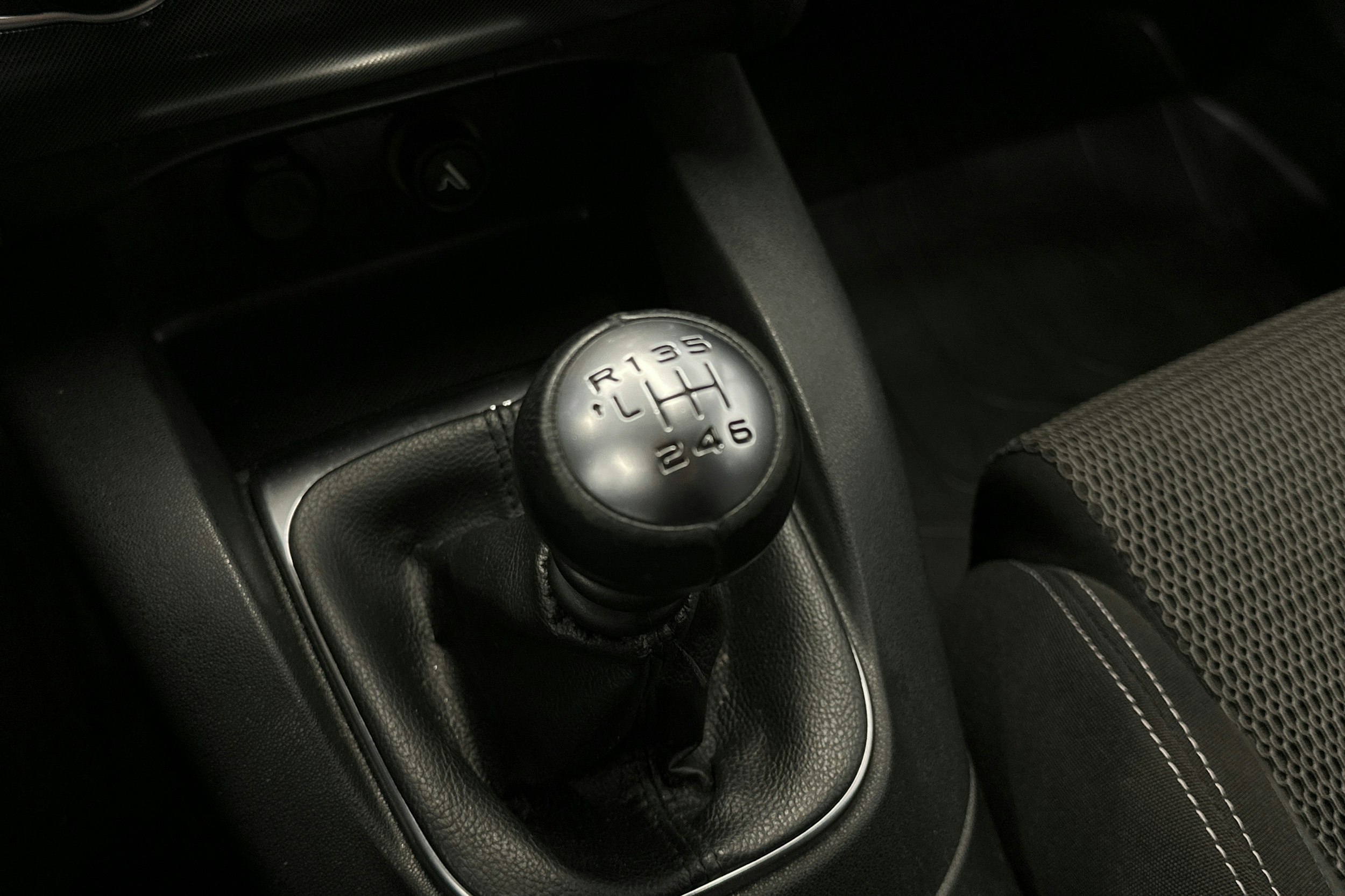 valkoinen metallivär Citroën C4 2014 kuva 25.