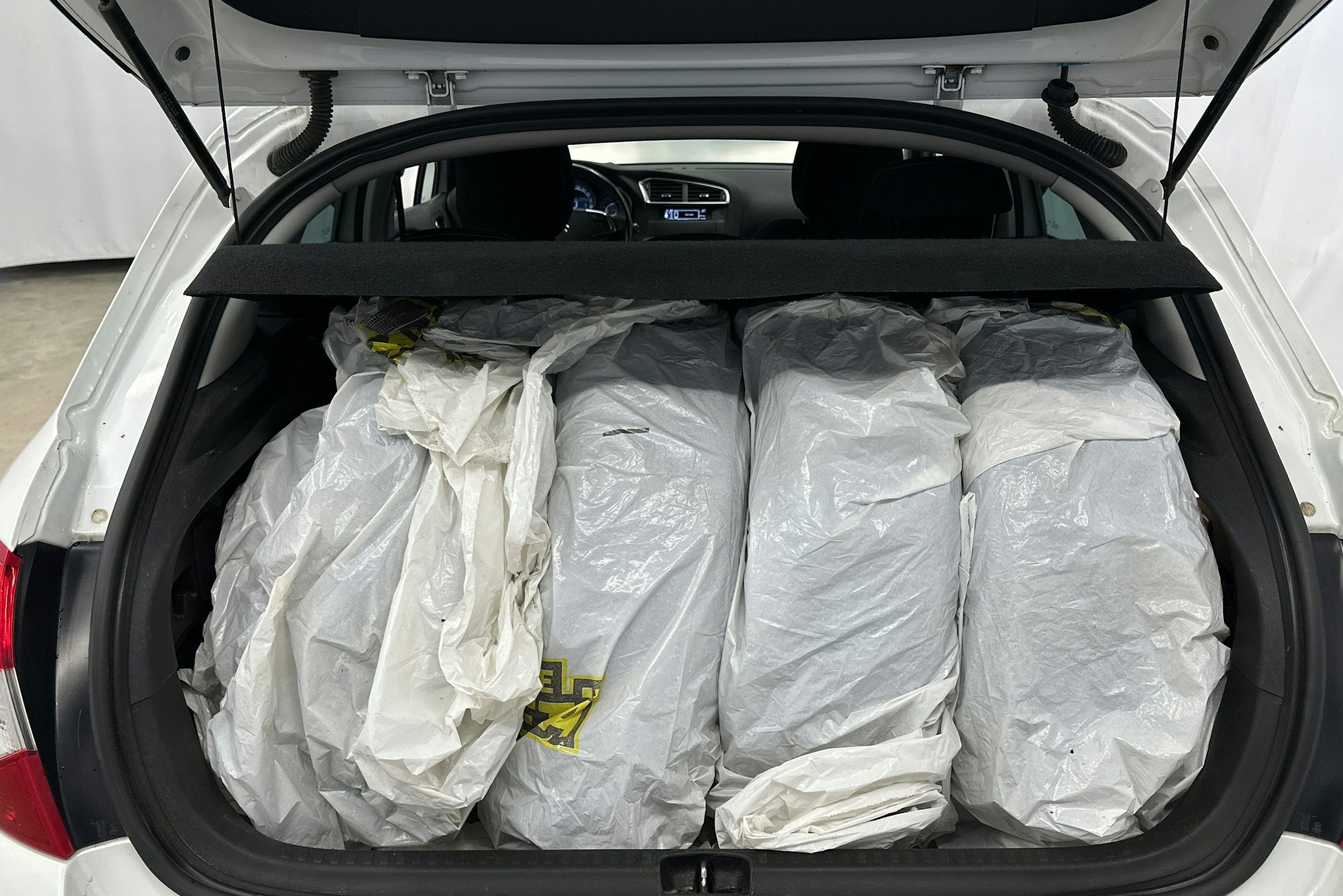 valkoinen metallivär Citroën C4 2014 kuva 26.