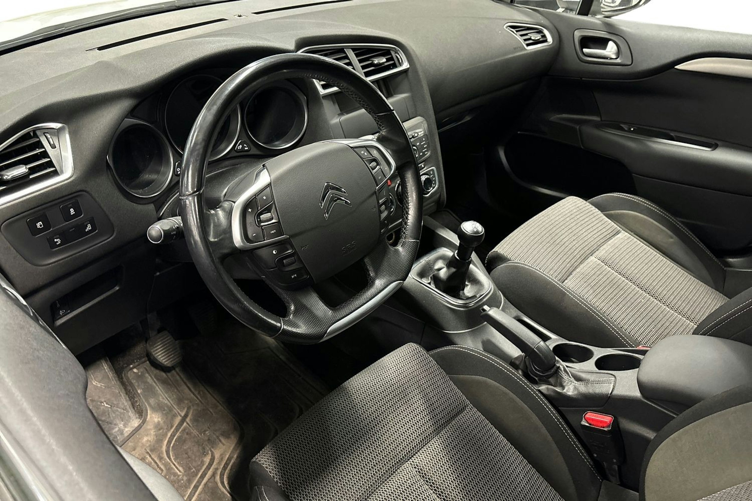 valkoinen Citroën C4 2014 kuva 3.