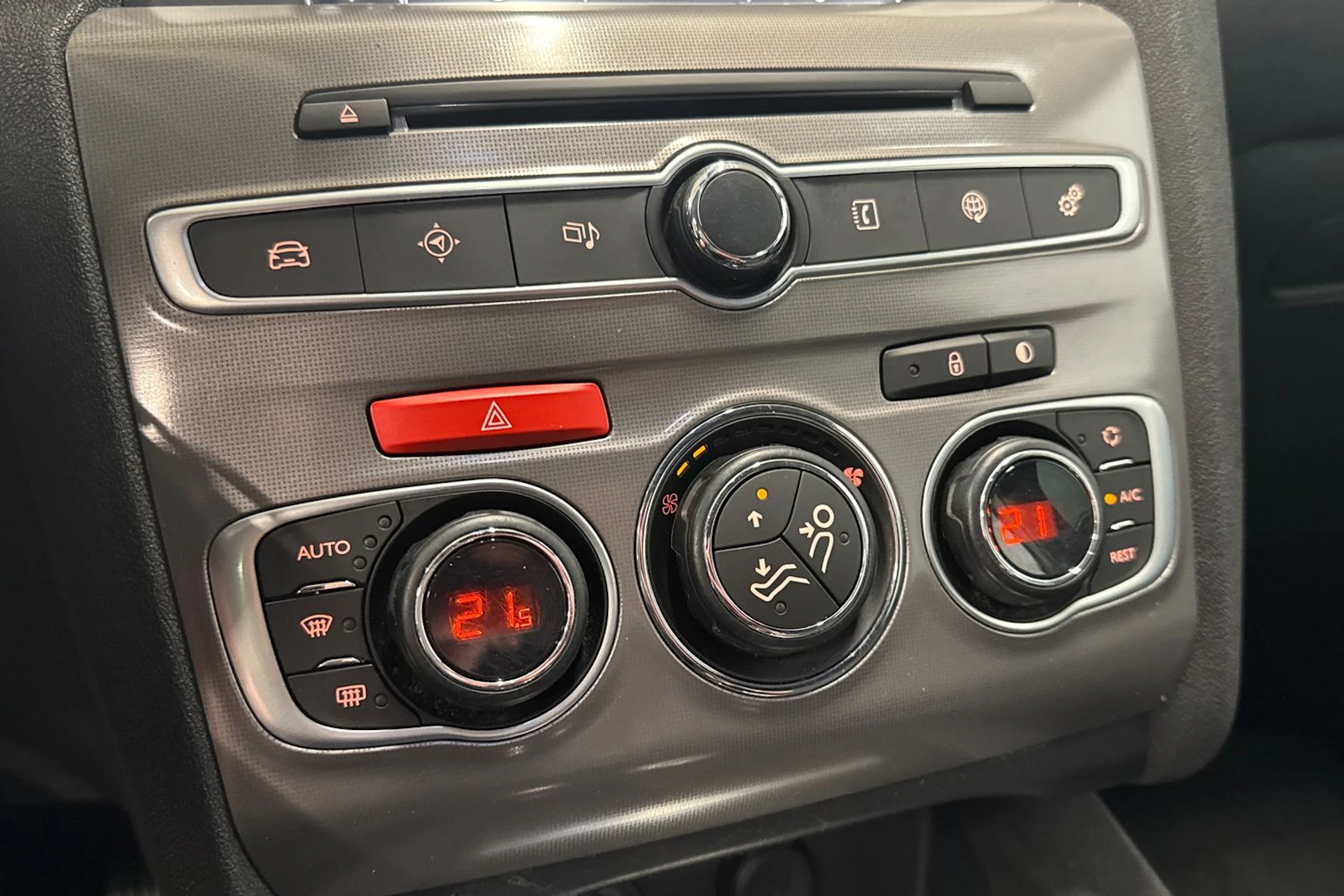 valkoinen Citroën C4 2015 kuva 22.