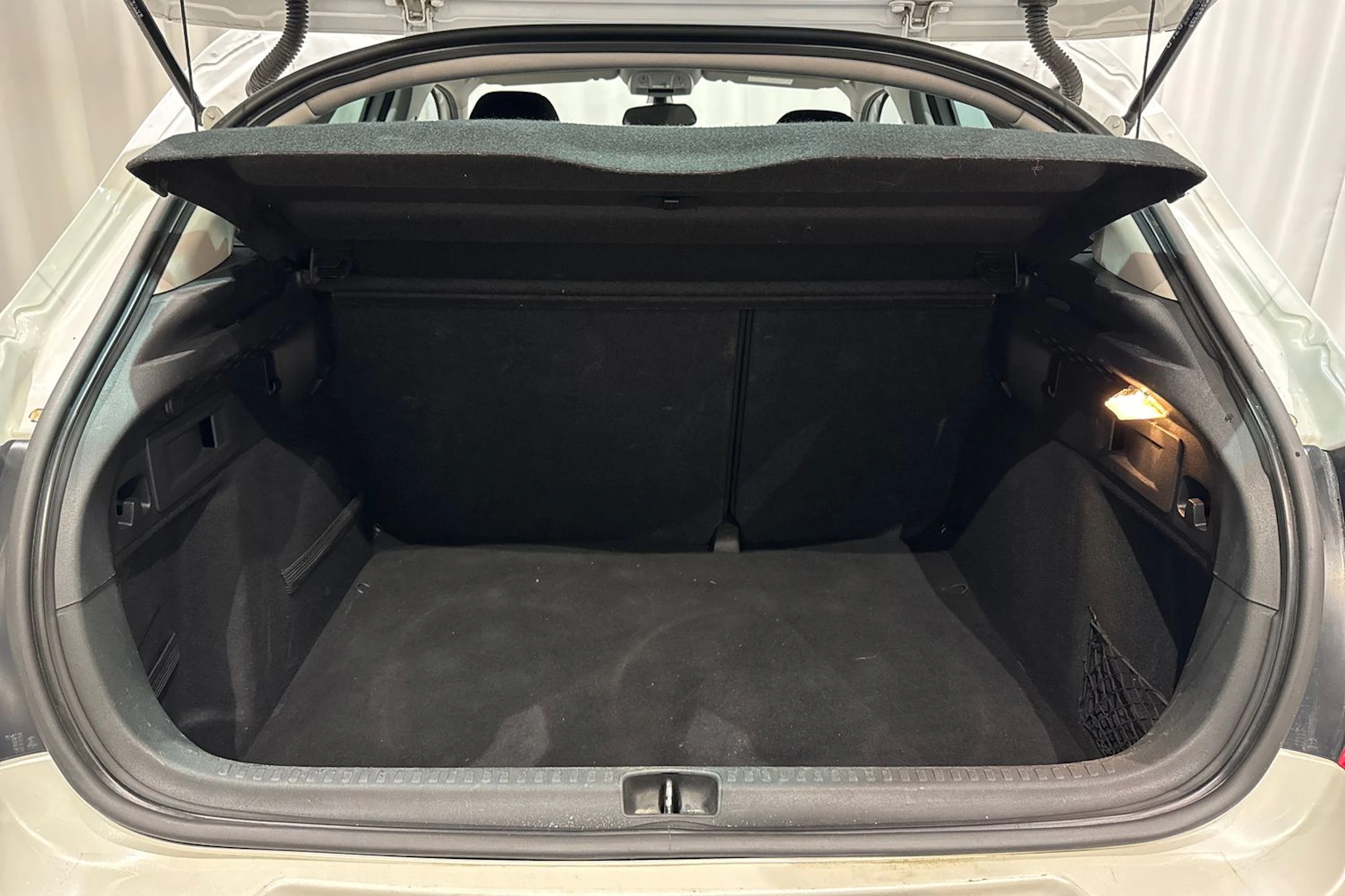 valkoinen Citroën C4 2015 kuva 12.