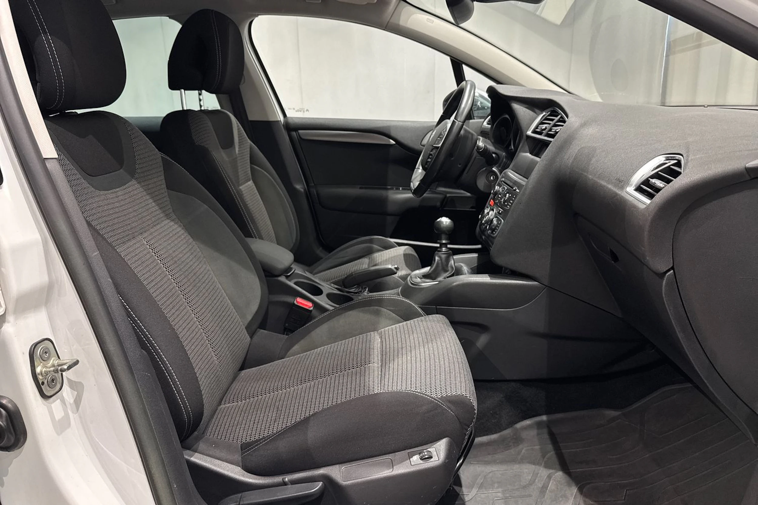 valkoinen Citroën C4 2015 kuva 13.