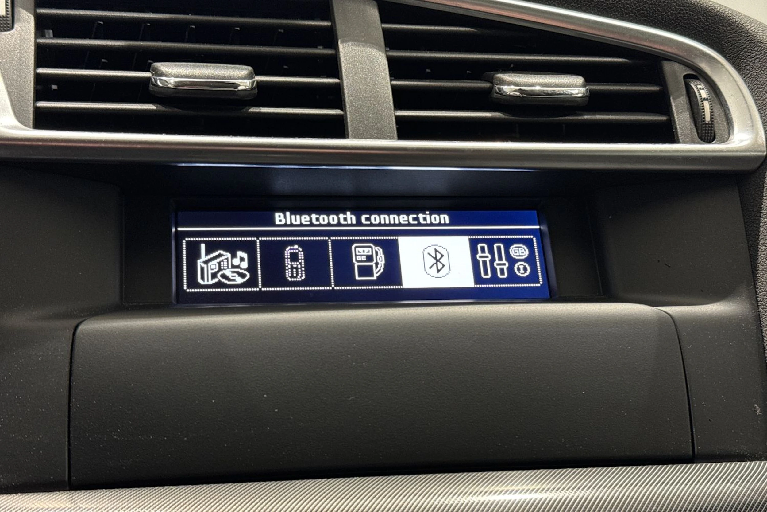 valkoinen Citroën C4 2015 kuva 17.