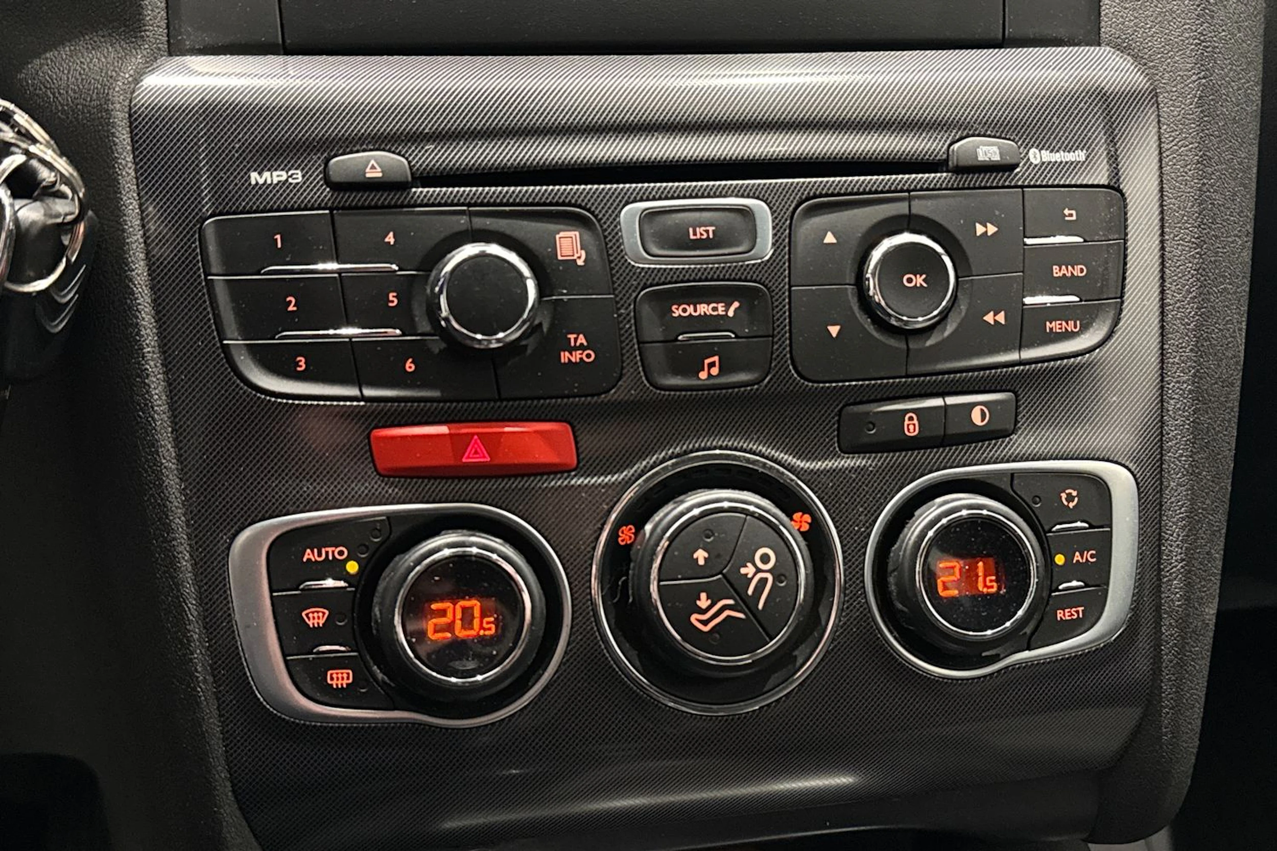 valkoinen Citroën C4 2015 kuva 18.
