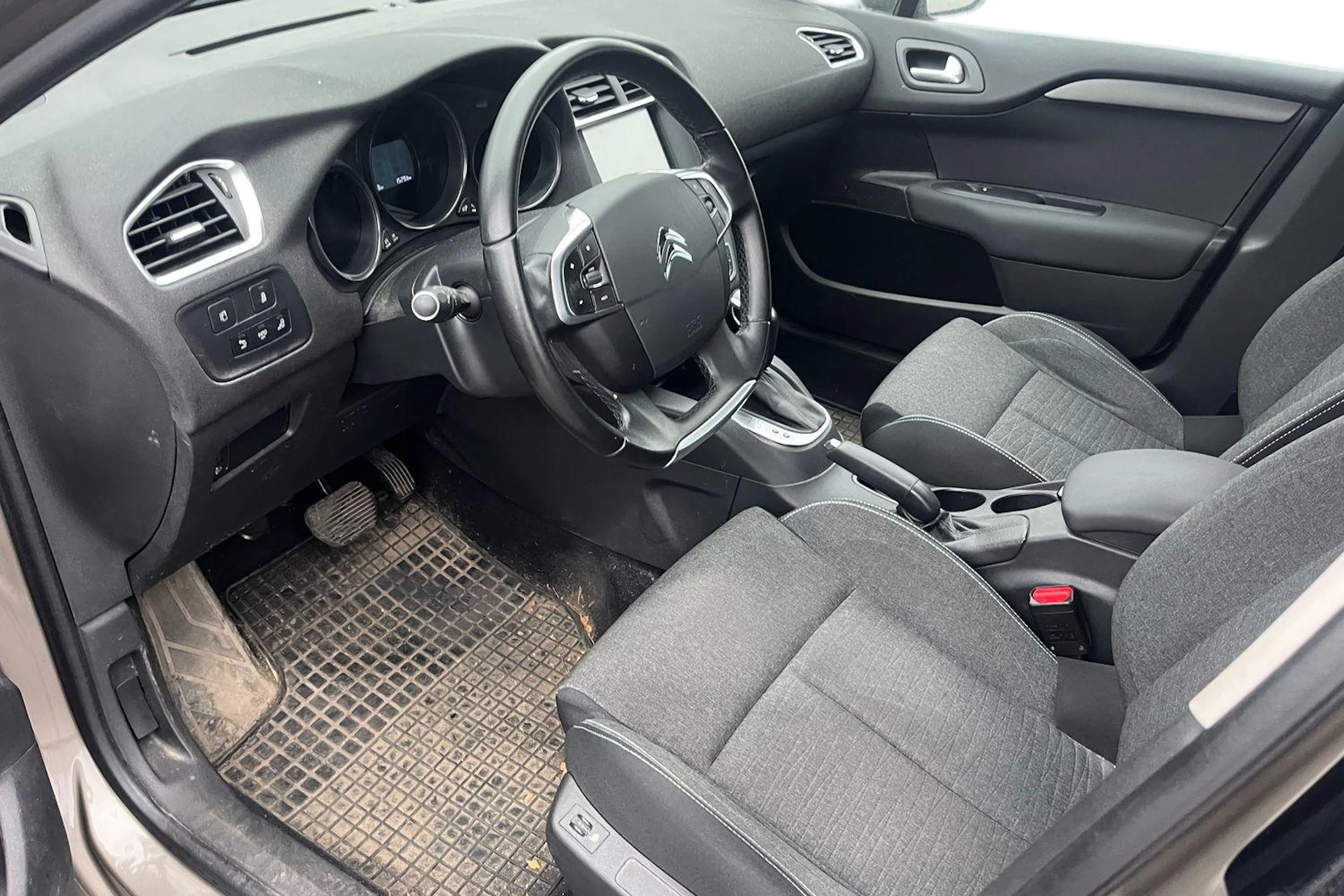harmaa Citroën C4 2016 kuva 3.