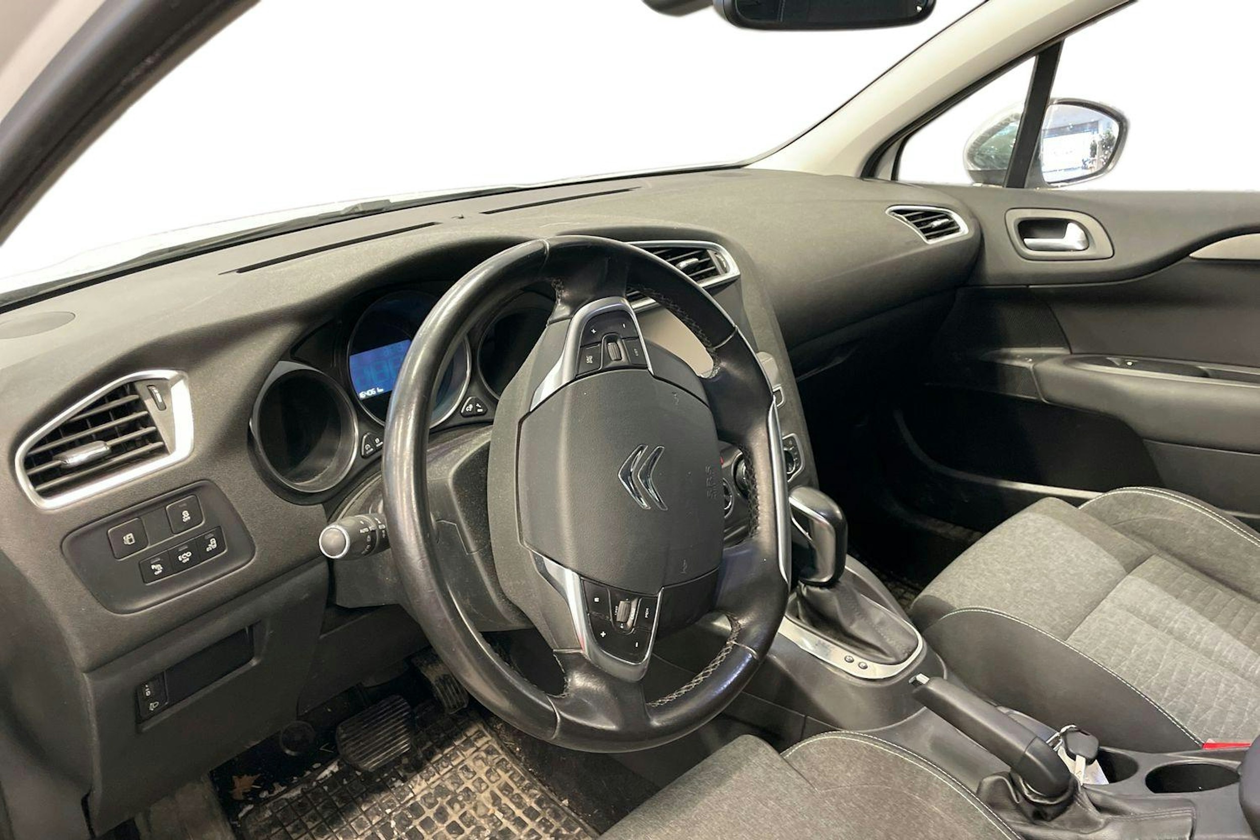 Valkoinen Citroën C4 2016 kuva 3.