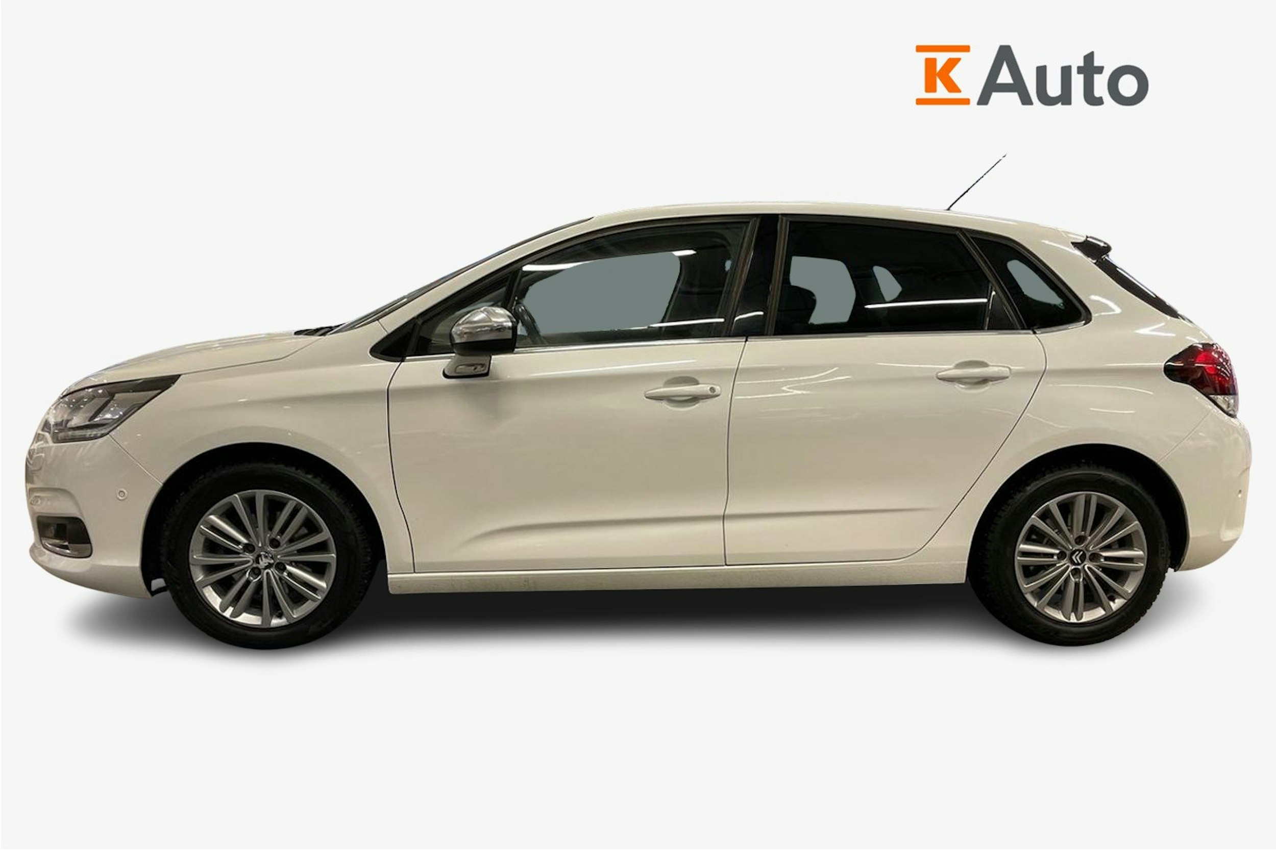 Valkoinen Citroën C4 2015 kuva 6.