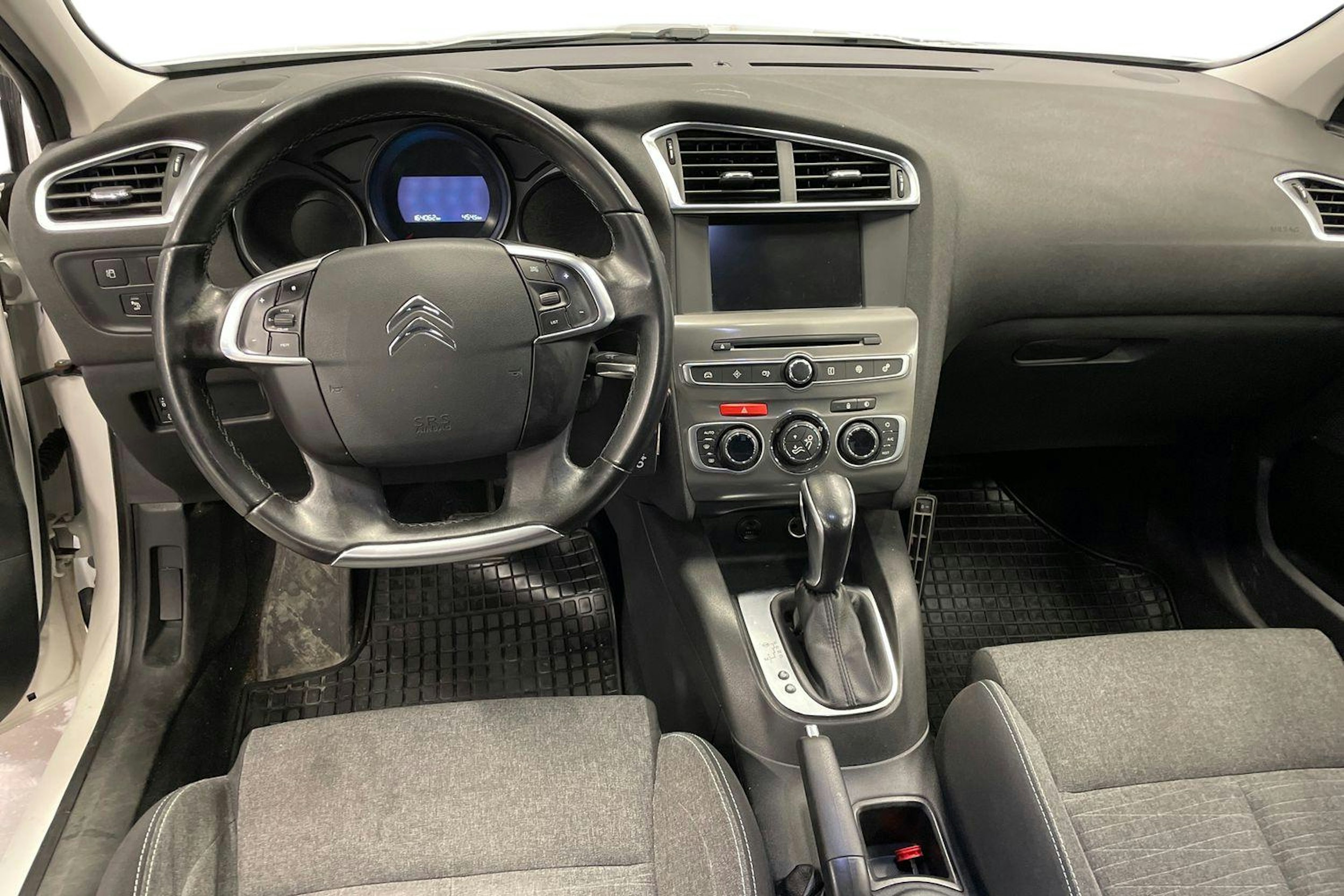 Valkoinen Citroën C4 2015 kuva 9.