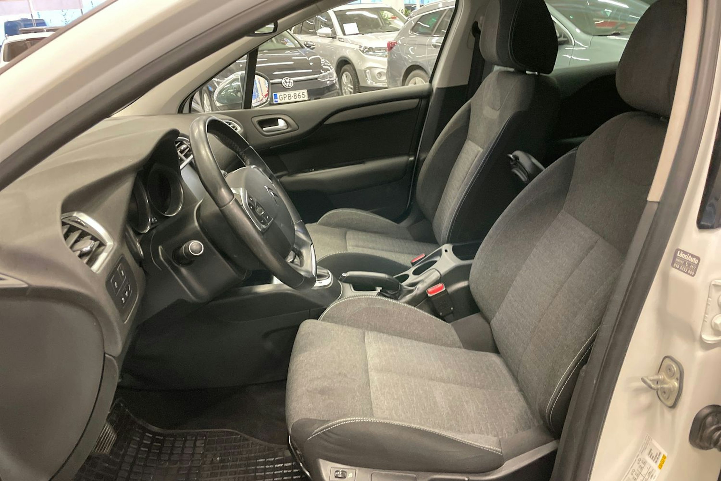 Valkoinen Citroën C4 2015 kuva 16.