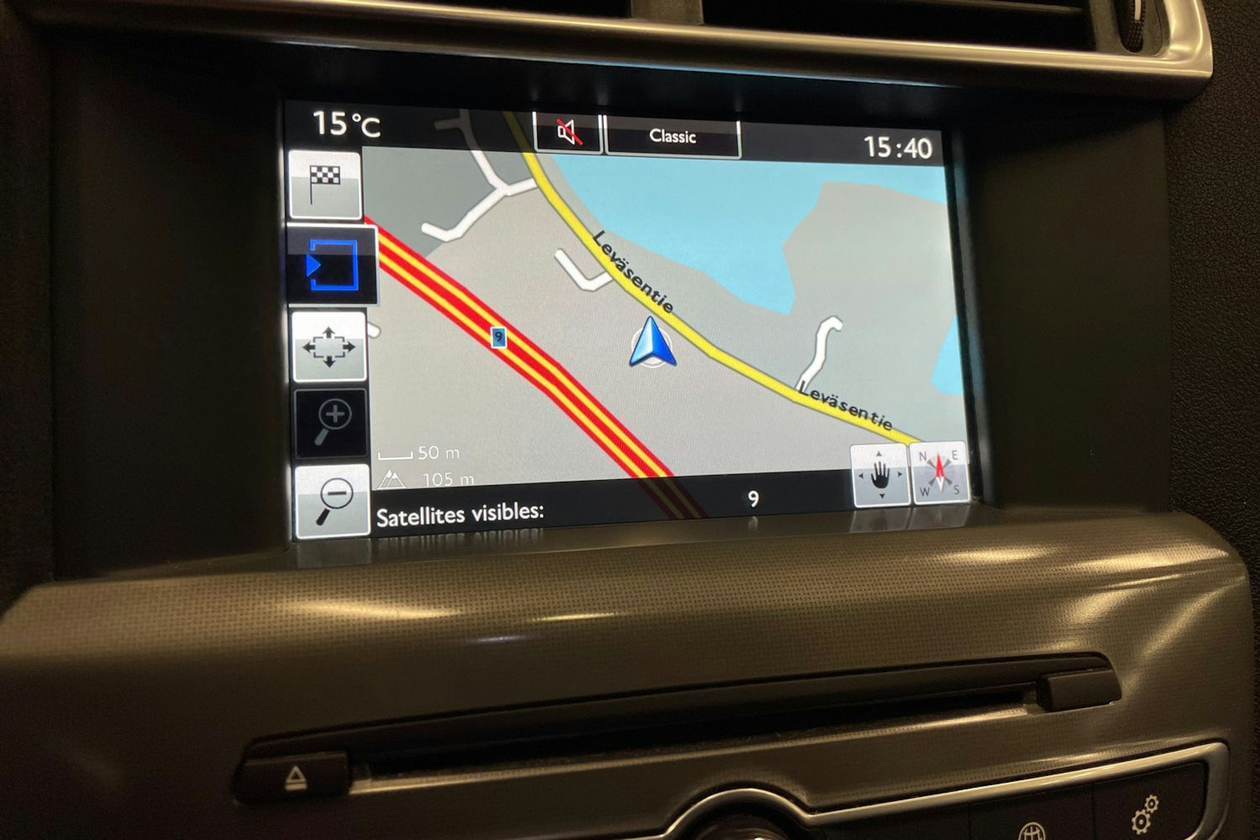 Valkoinen Citroën C4 2015 kuva 18.