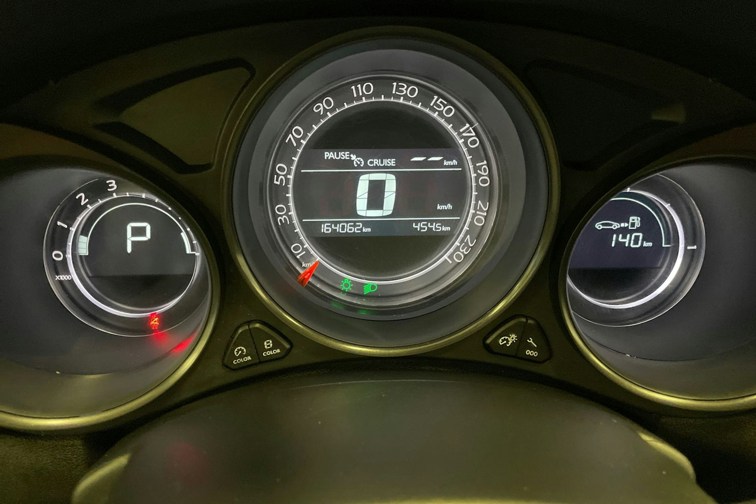 Valkoinen Citroën C4 2015 kuva 21.