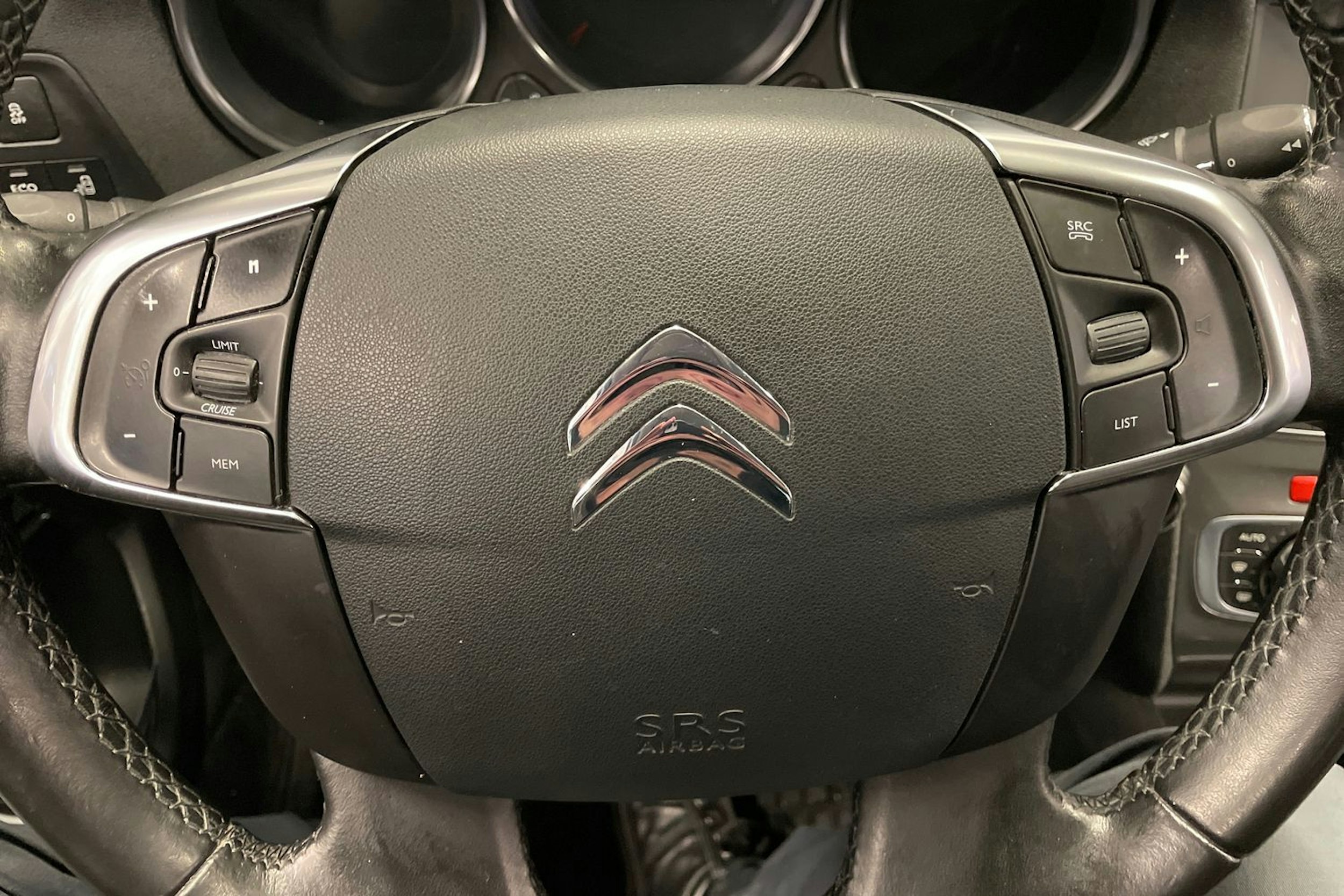 Valkoinen Citroën C4 2015 kuva 22.