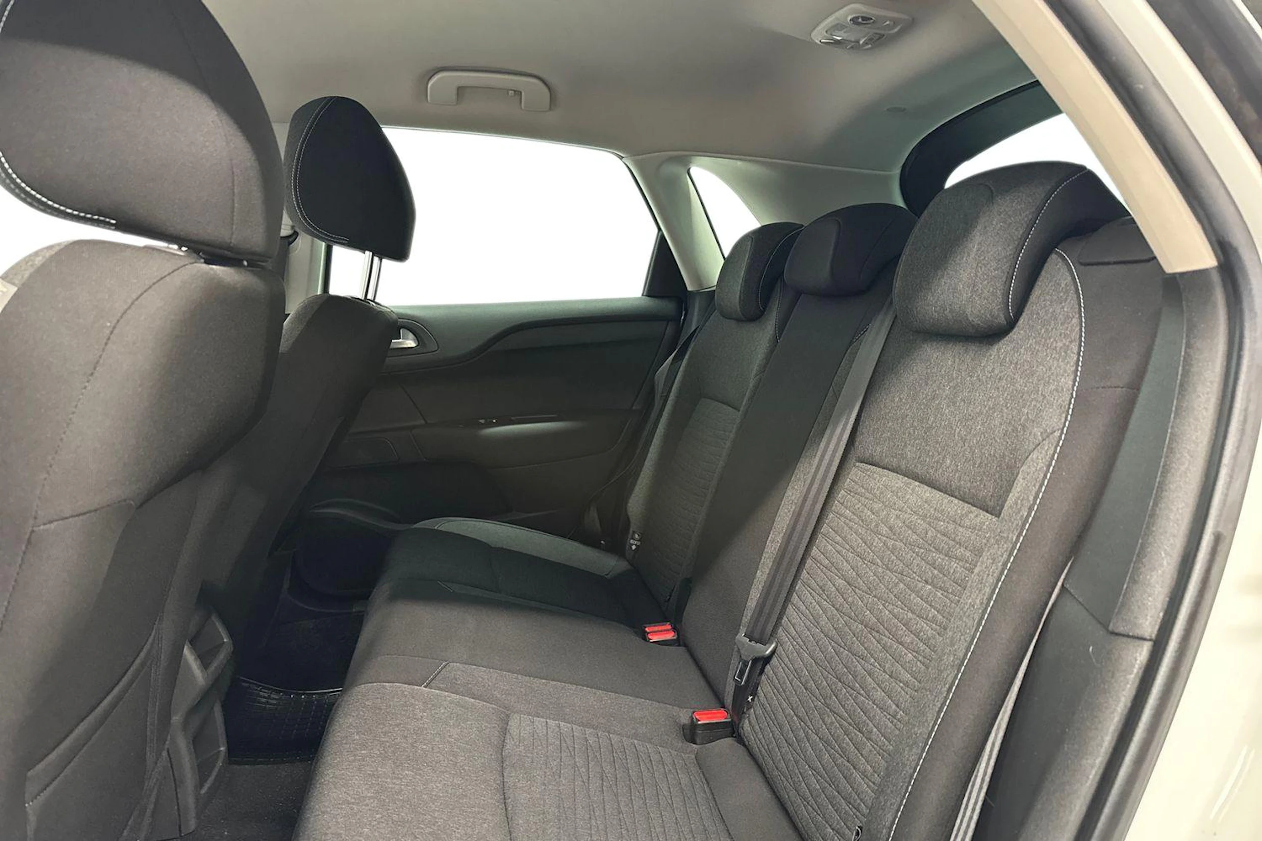 valkoinen Citroën C4 2017 kuva 10.