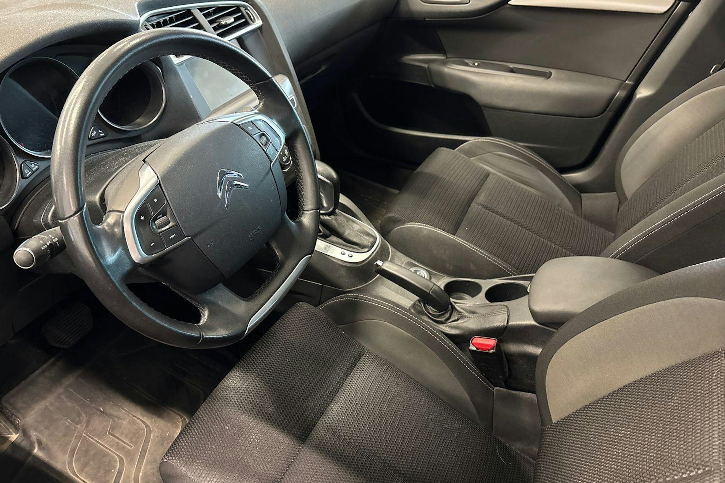 harmaa Citroën C4 2018 kuva 3.