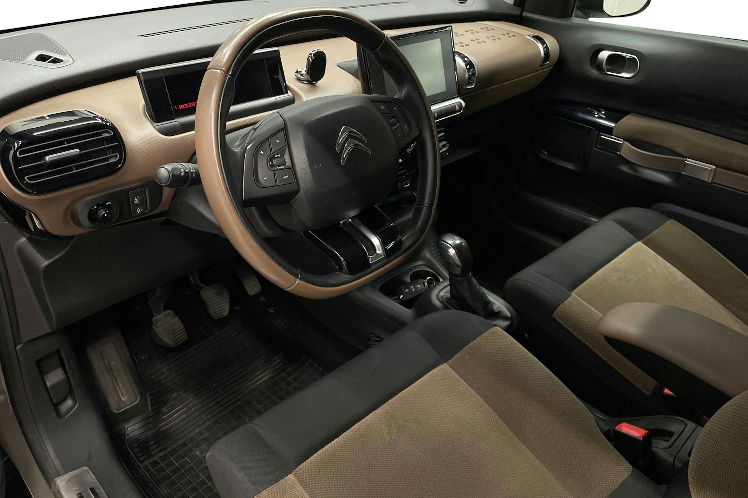 Harmaa Citroën C4 Cactus 2014 kuva 7.