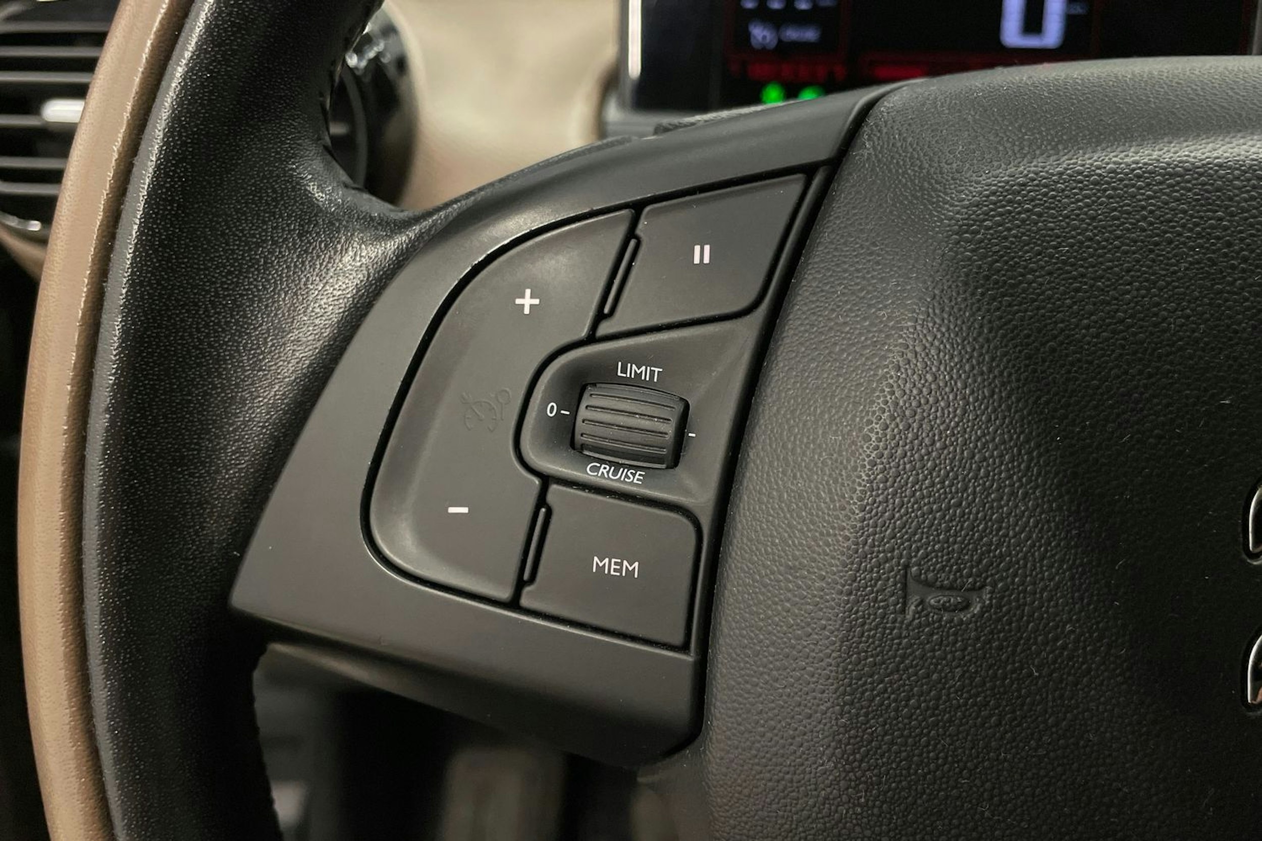 Harmaa Citroën C4 Cactus 2014 kuva 16.