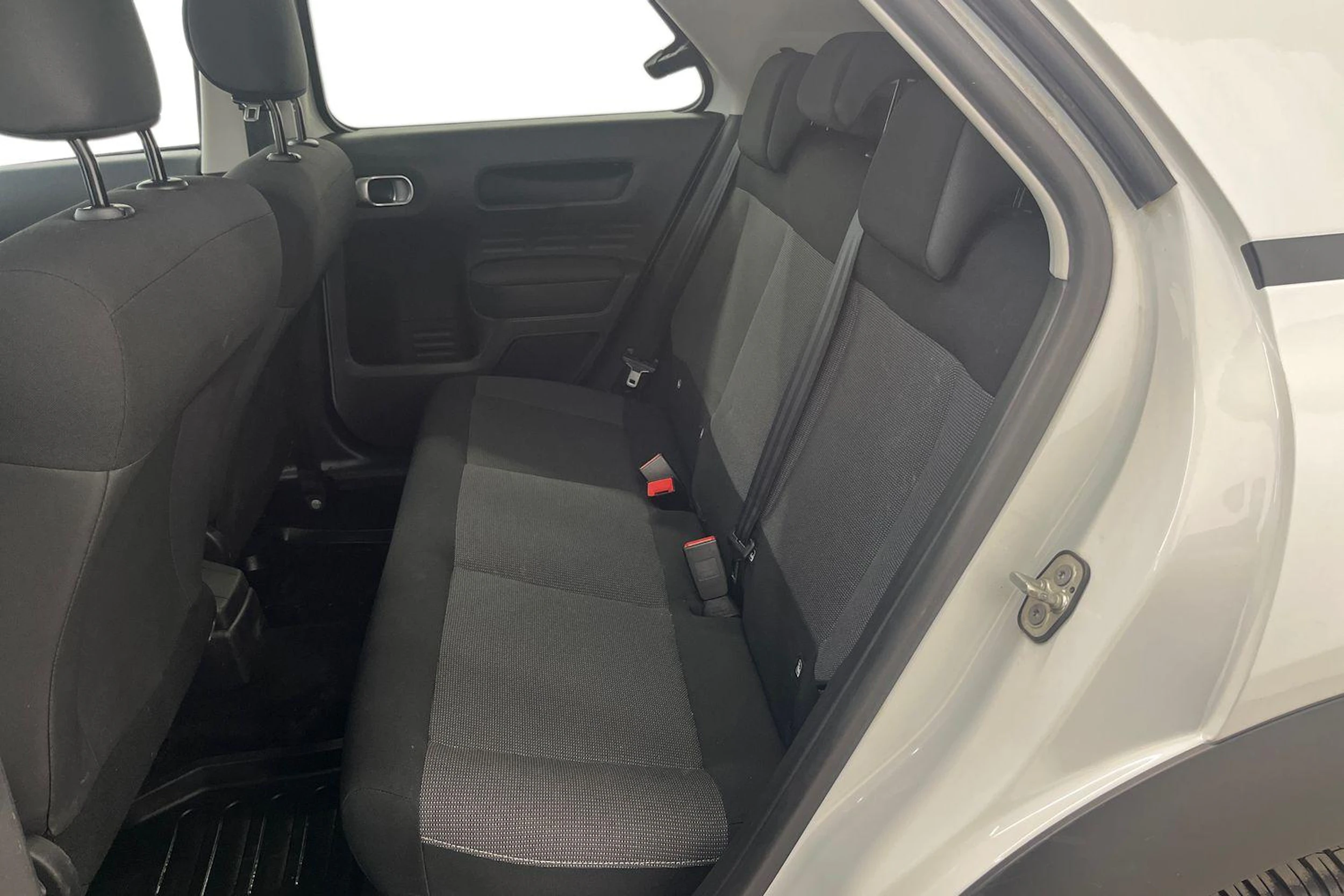 valkoinen Citroën C4 Cactus 2015 kuva 8.