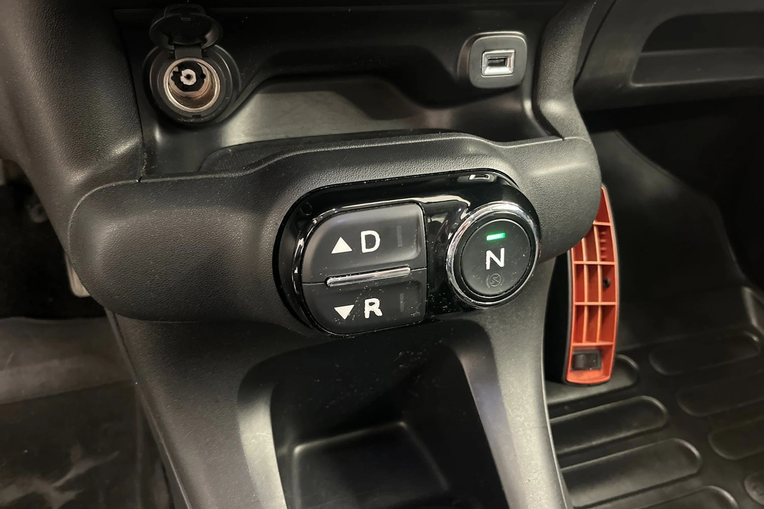 valkoinen Citroën C4 Cactus 2015 kuva 17.