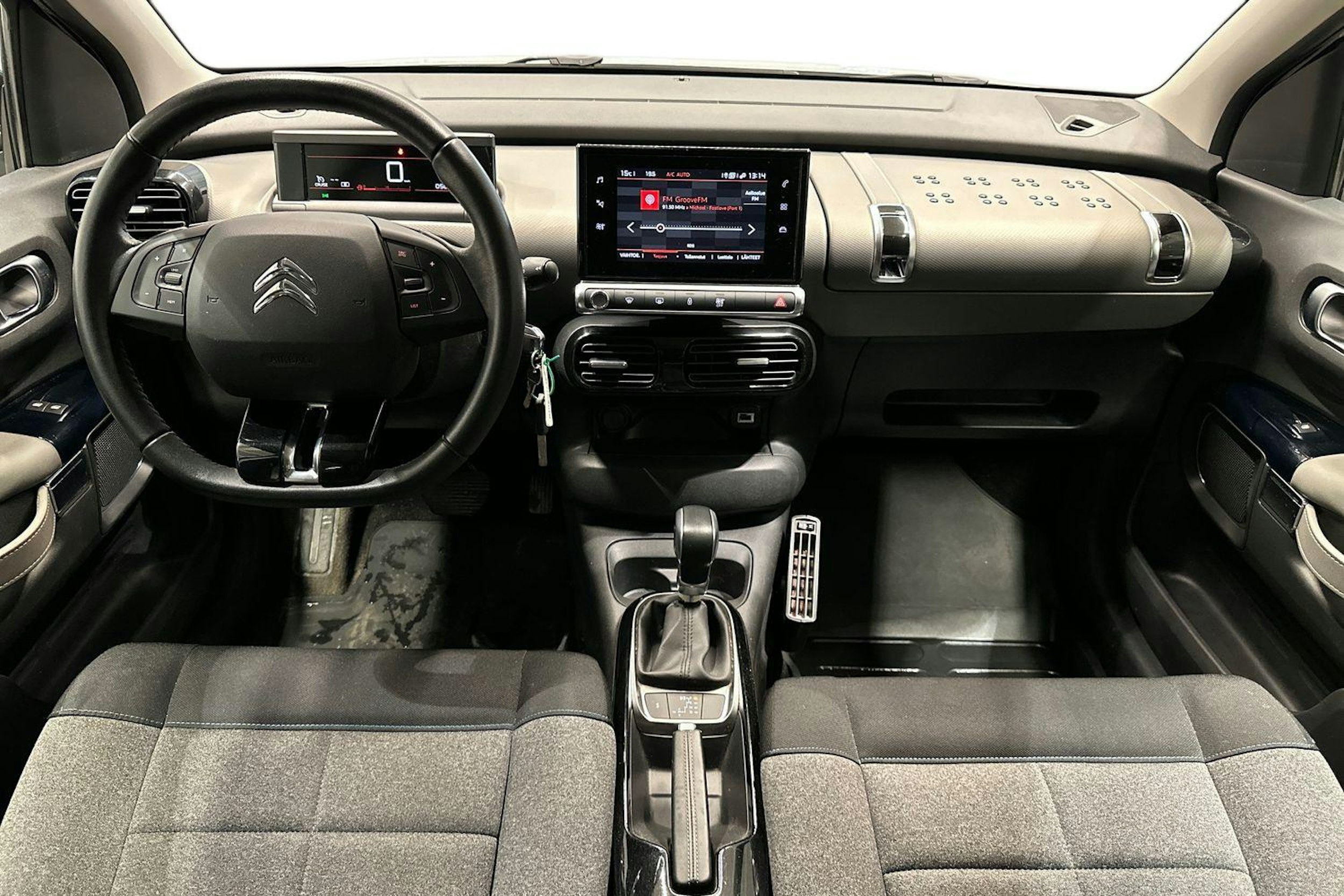 Valkoinen Citroën C4 Cactus 2018 kuva 9.