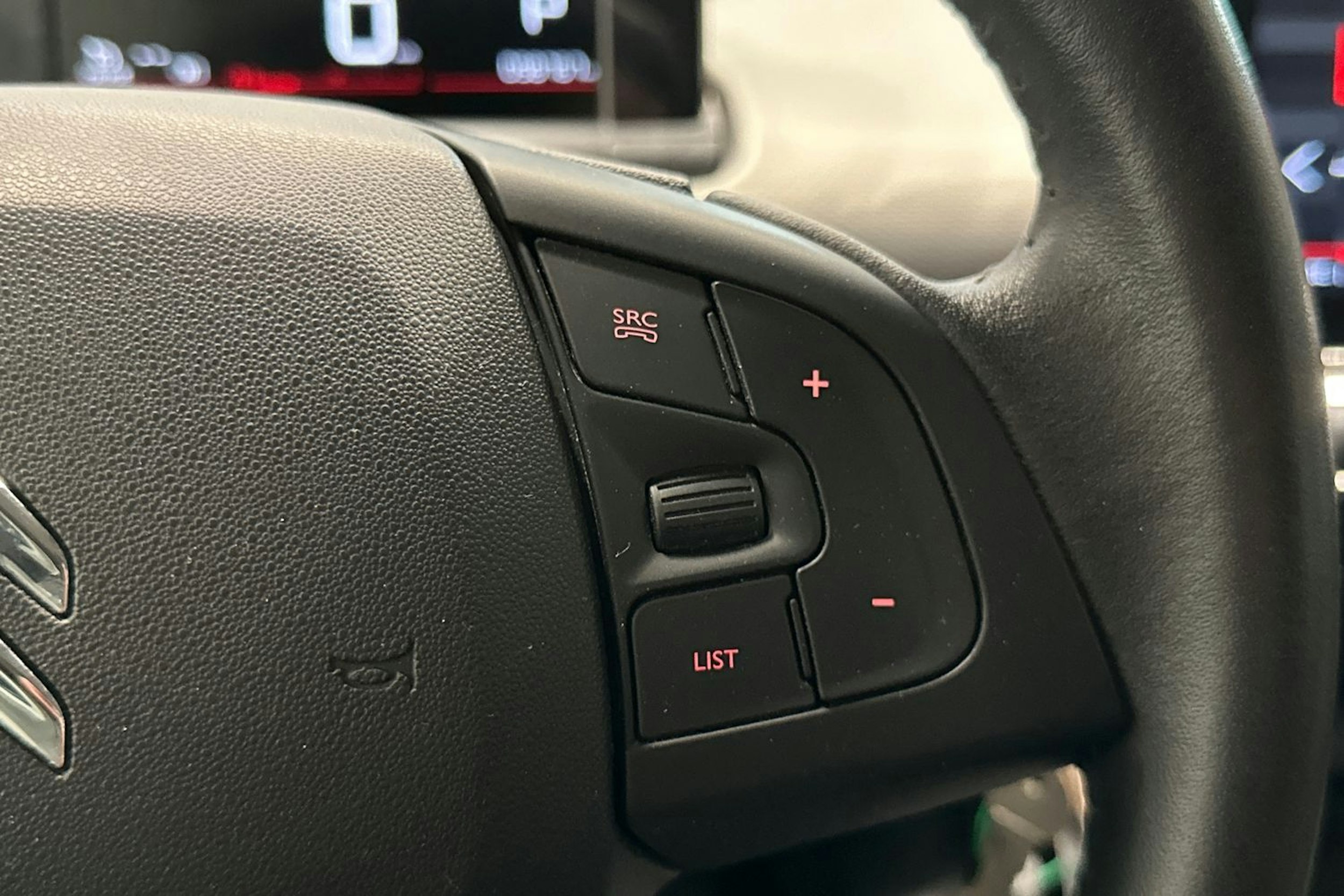 Valkoinen Citroën C4 Cactus 2018 kuva 17.