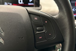 Valkoinen Citroën C4 Cactus 2018 kuva 17.