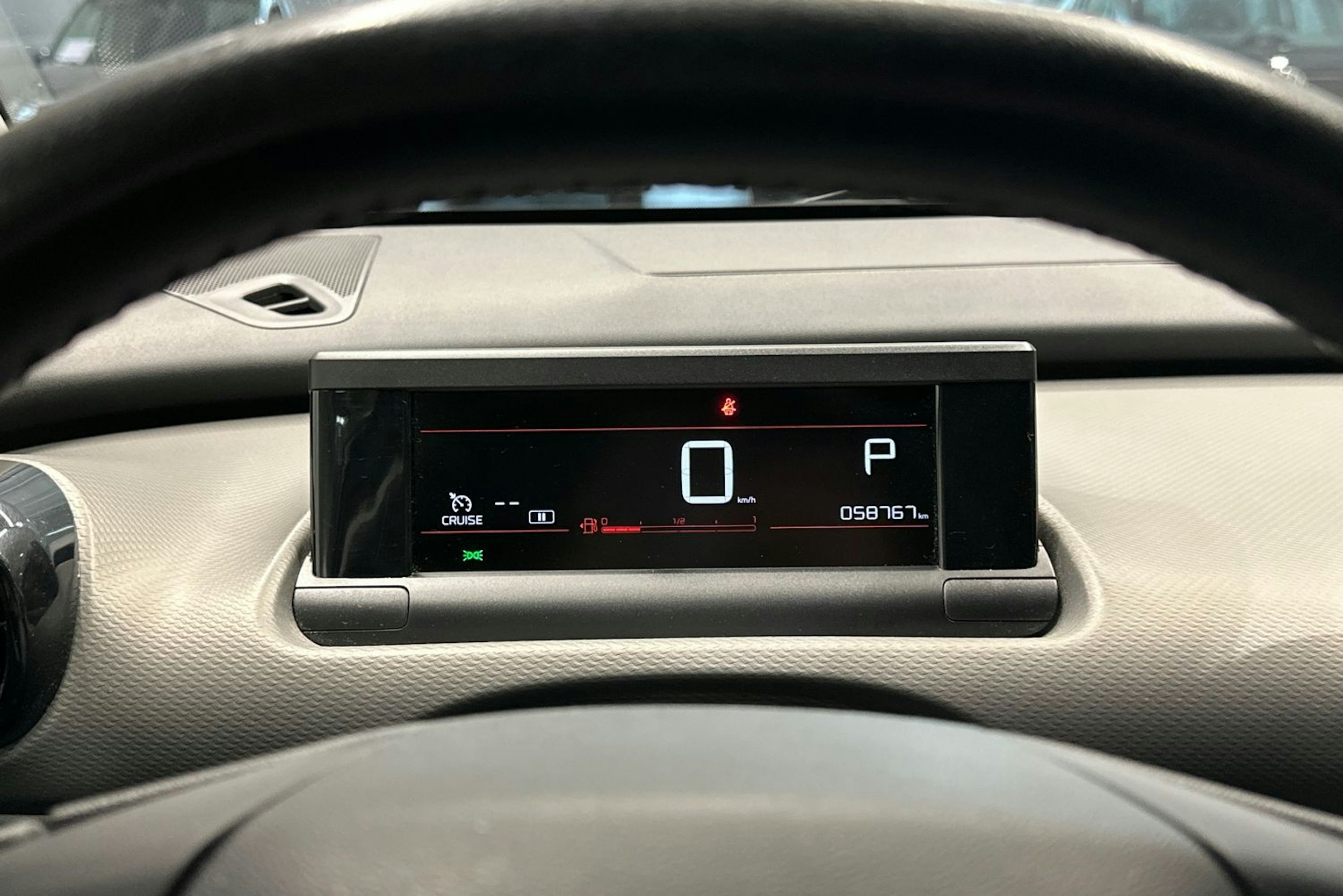 Valkoinen Citroën C4 Cactus 2018 kuva 18.