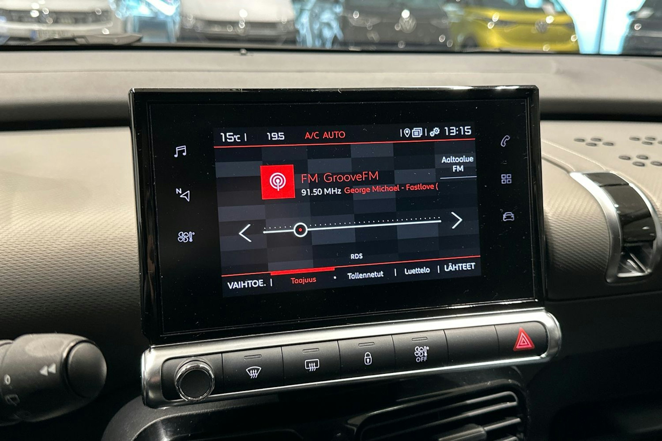 Valkoinen Citroën C4 Cactus 2018 kuva 19.