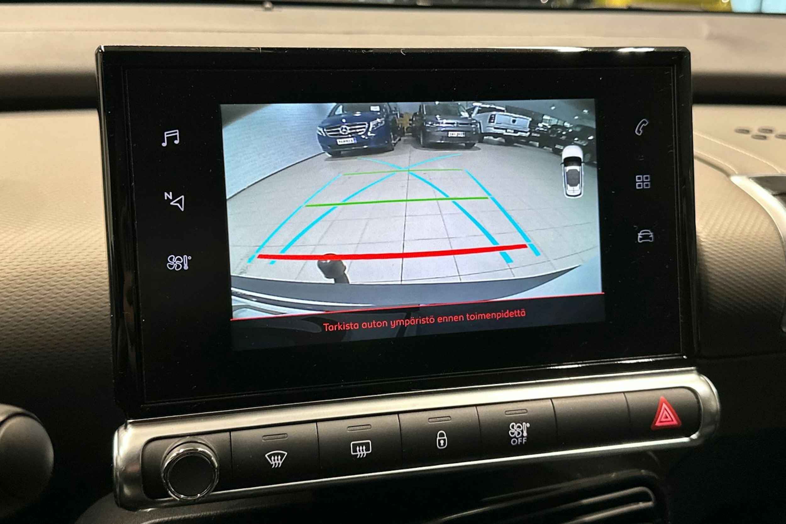 Valkoinen Citroën C4 Cactus 2018 kuva 20.