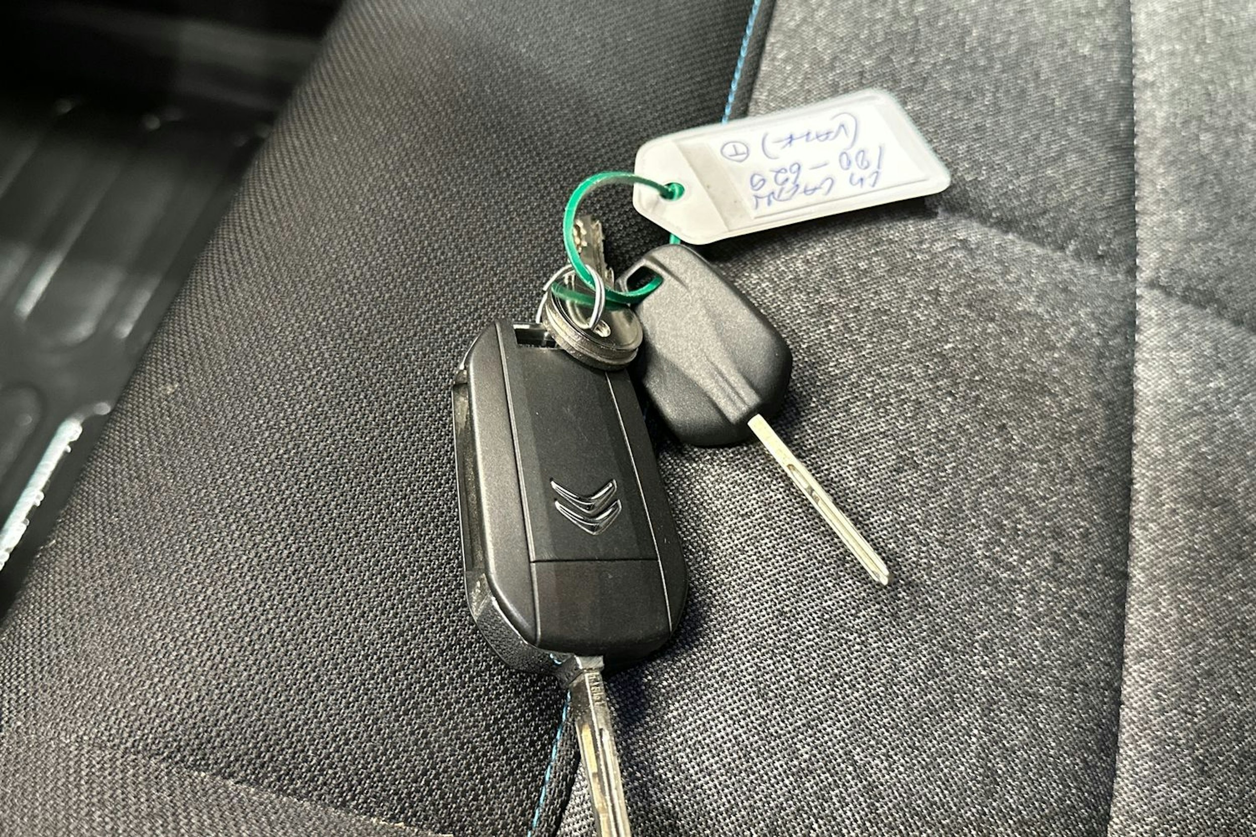 Valkoinen Citroën C4 Cactus 2018 kuva 25.