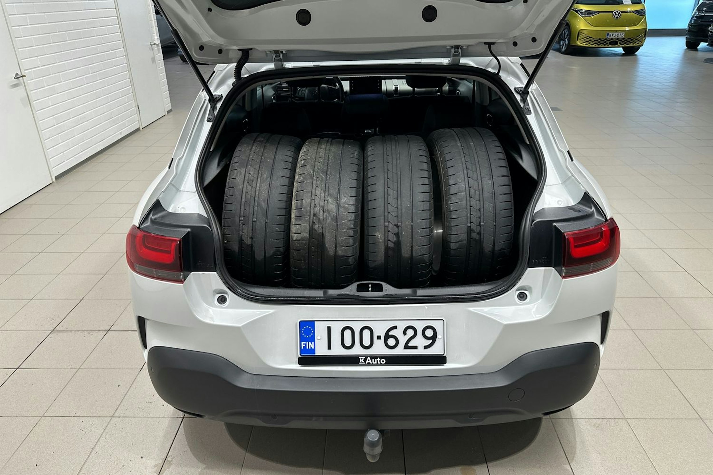 Valkoinen Citroën C4 Cactus 2018 kuva 28.