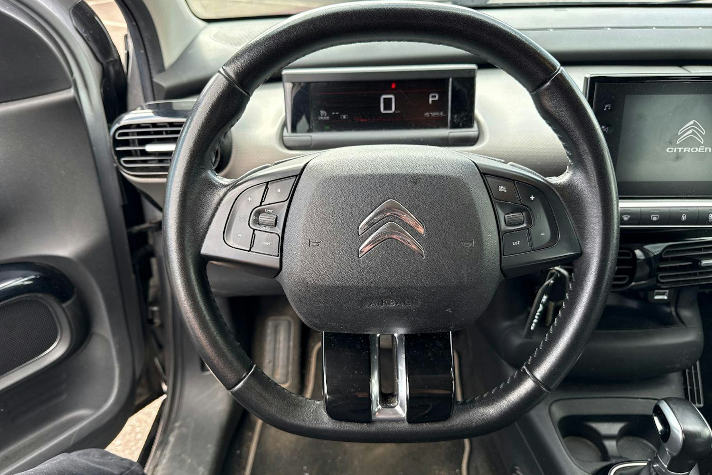 Harmaa Citroën C4 Cactus 2019 kuva 11.