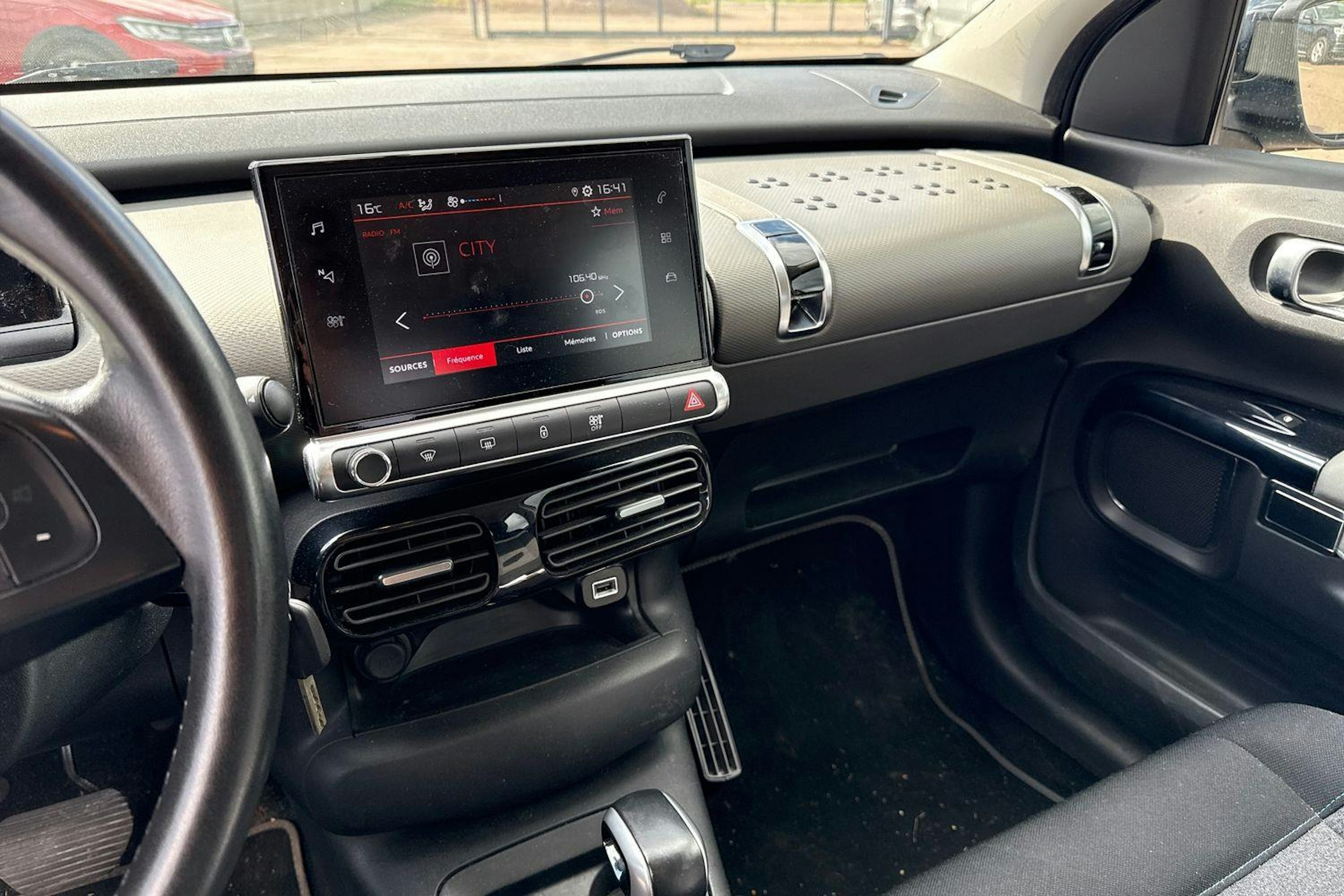 Harmaa Citroën C4 Cactus 2019 kuva 13.